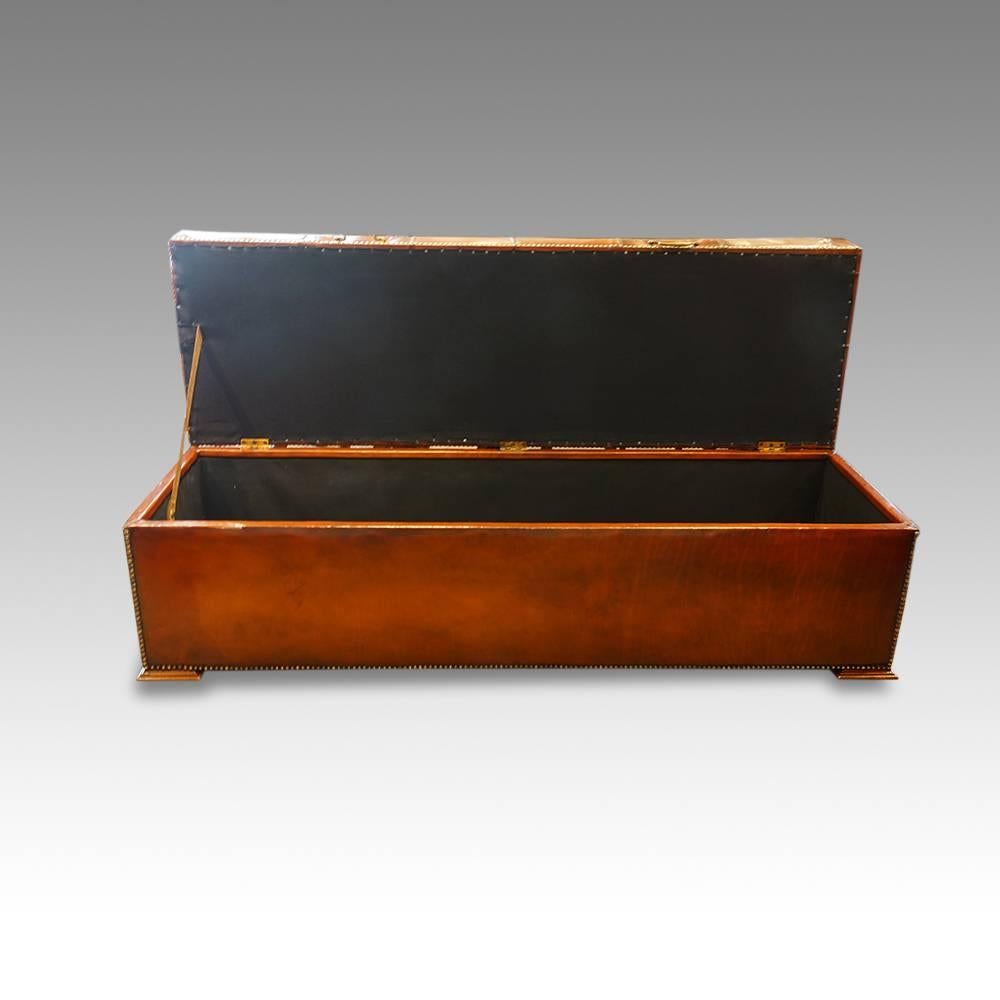 Edwardian ottoman in leather.
Here we have this ottoman in wonderful deep buttoned antiqued leather.
This ottoman with lifting handles to open the lid, that opens to reveal a large space for storage.
The fine leather is hand dyed and then