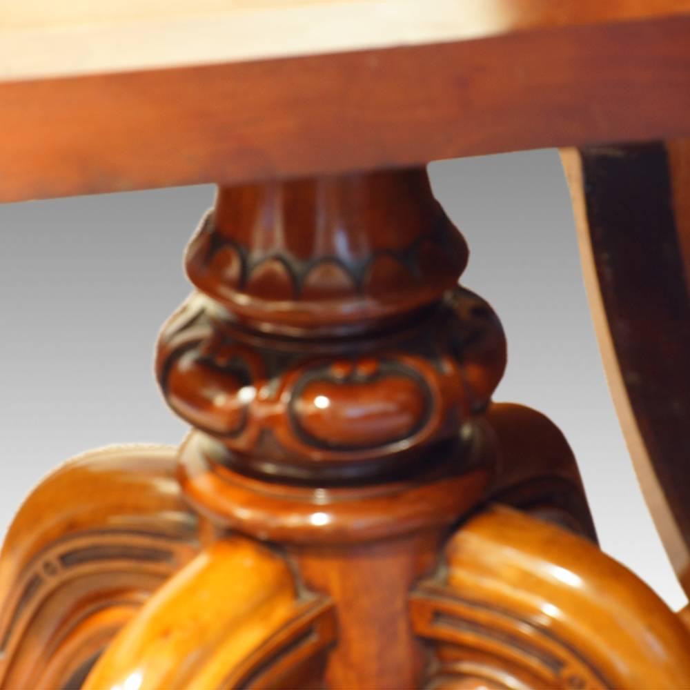 Mid-19th Century Victorian Walnut Shaped Loo Table