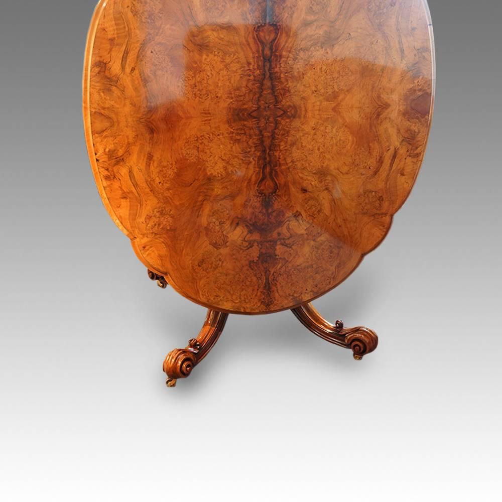 Victorian Walnut Shaped Loo Table 3