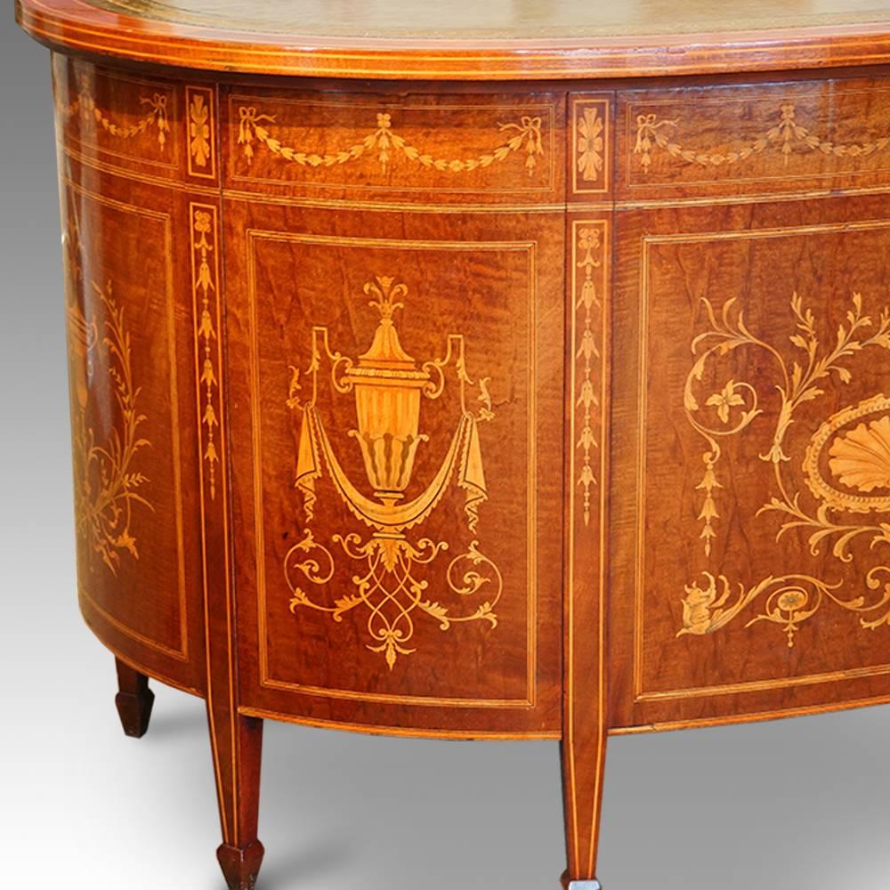 Edwardian Inlaid Mahogany Kidney Shaped Desk In Excellent Condition In Salisbury, Wiltshire