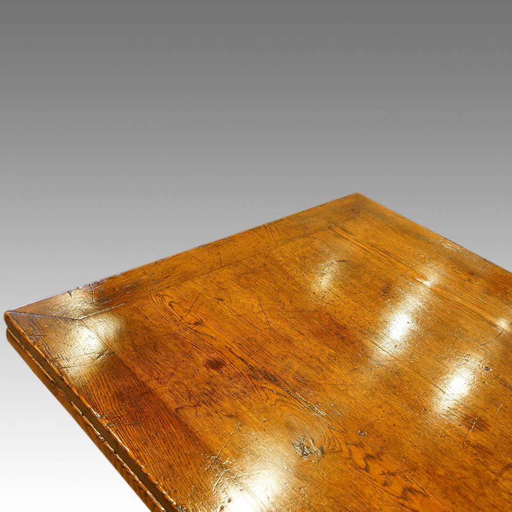 Harrods Oak Refectory Draw-Leaf Dining Table In Excellent Condition In Salisbury, Wiltshire
