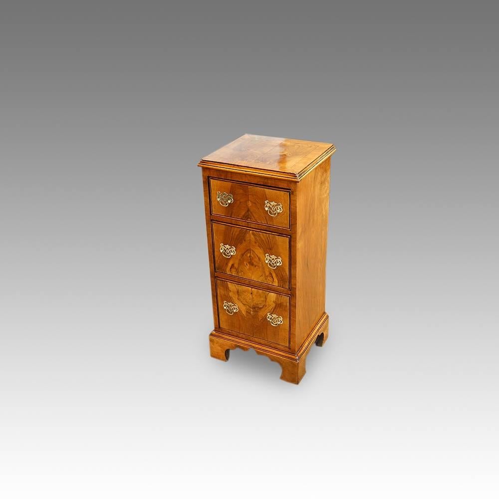 Walnut George I style small chest
Here we have this small walnut chest of drawers, that would fit nicely in any home.
This walnut chest was made by a cabinet maker for his own use.
Using antique redundant timber, this diminutive chest is in the