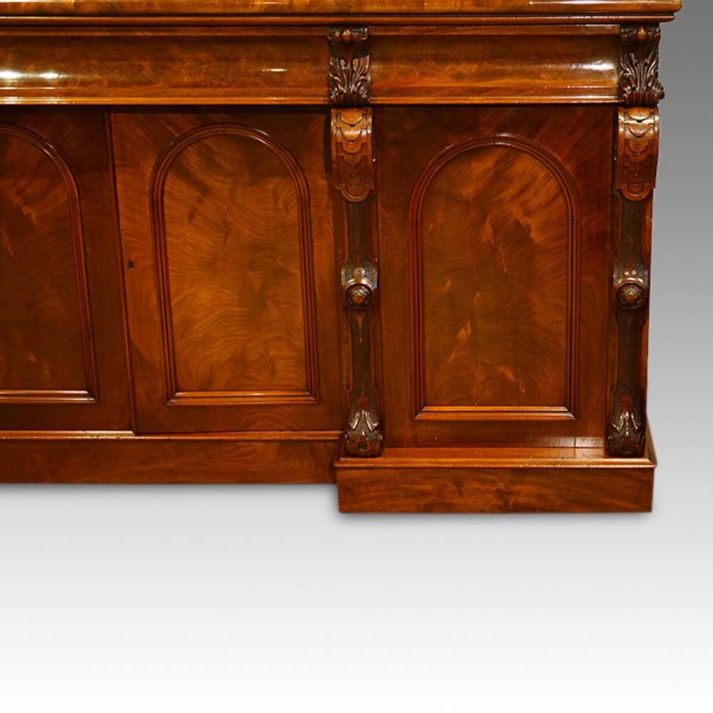Victorian mahogany four-door sideboard
The king somborne sideboard
Here we have this Victorian mahogany sideboard.
This magnificent sideboard is of the four door version. This is the best and most desirable design.
As the name implies, the