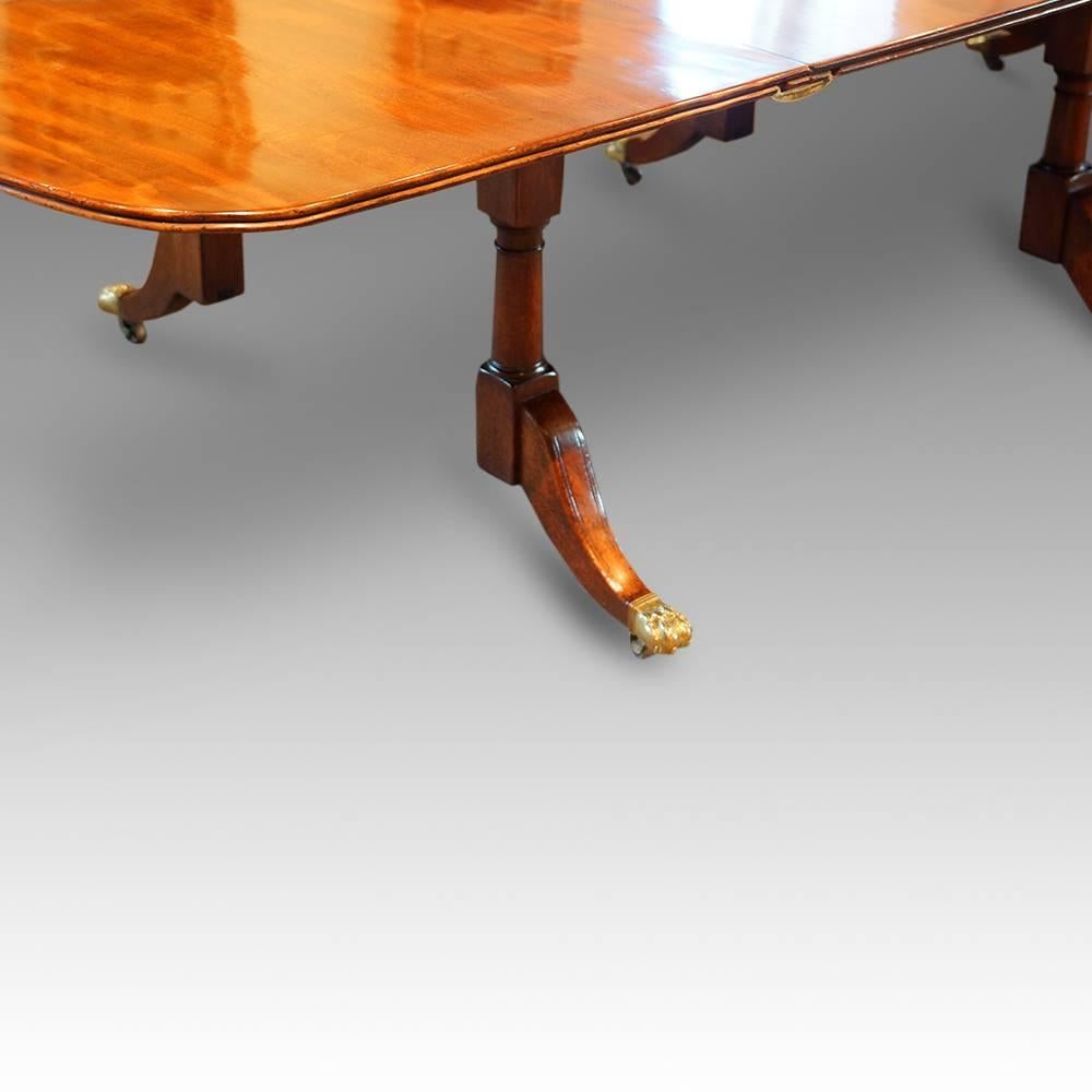 Regency mahogany 14+ seat extending dining table
The Canford Cliffs dining table
Here we have this fine Regency dining table made of superb figured Cuban mahogany
The dining table, that extends on a sliding system of rails, has its 4 original