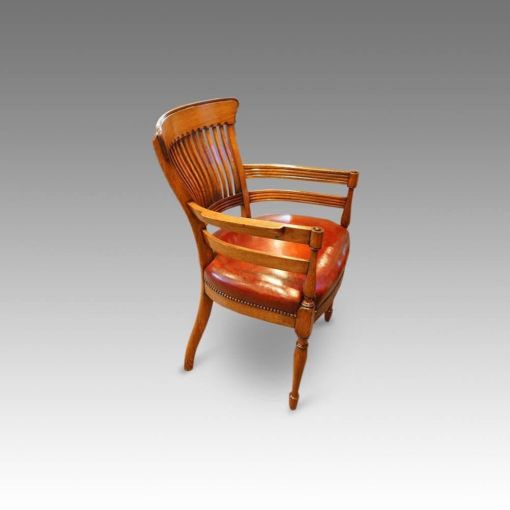 Edwardian oak desk chair
Here we have to offer you, an Edwardian oak desk chair with a multiple slat back.
This chair has a overstuffed seat, covered in fine antiqued red leather. Each brass securing stud, is tapped in individually not only making