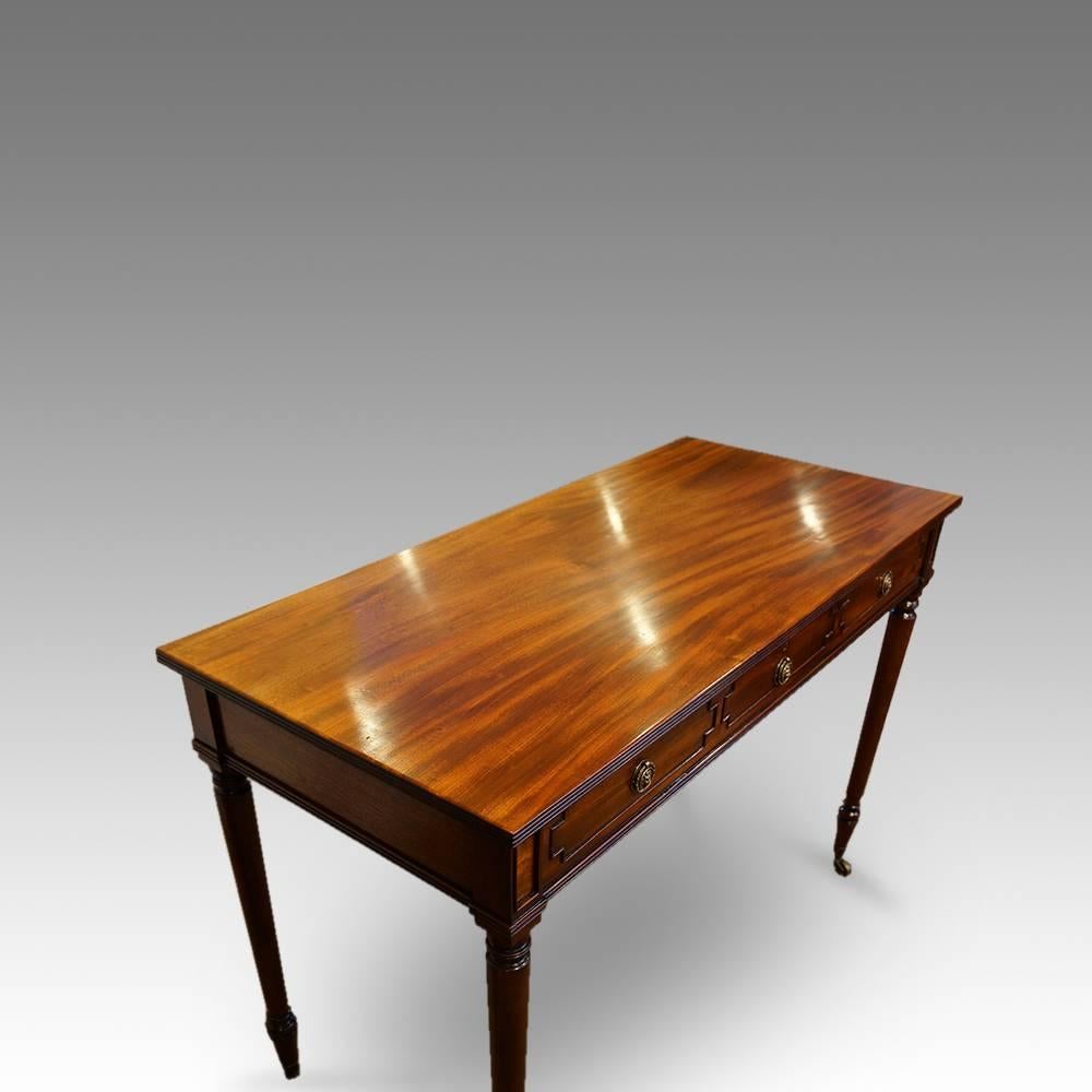 Early 19th Century Regency Mahogany Side Table, in the Manner of Gillow of Lancaster