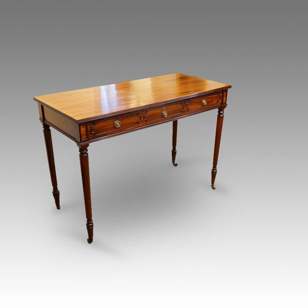 European Regency Mahogany Side Table, in the Manner of Gillow of Lancaster
