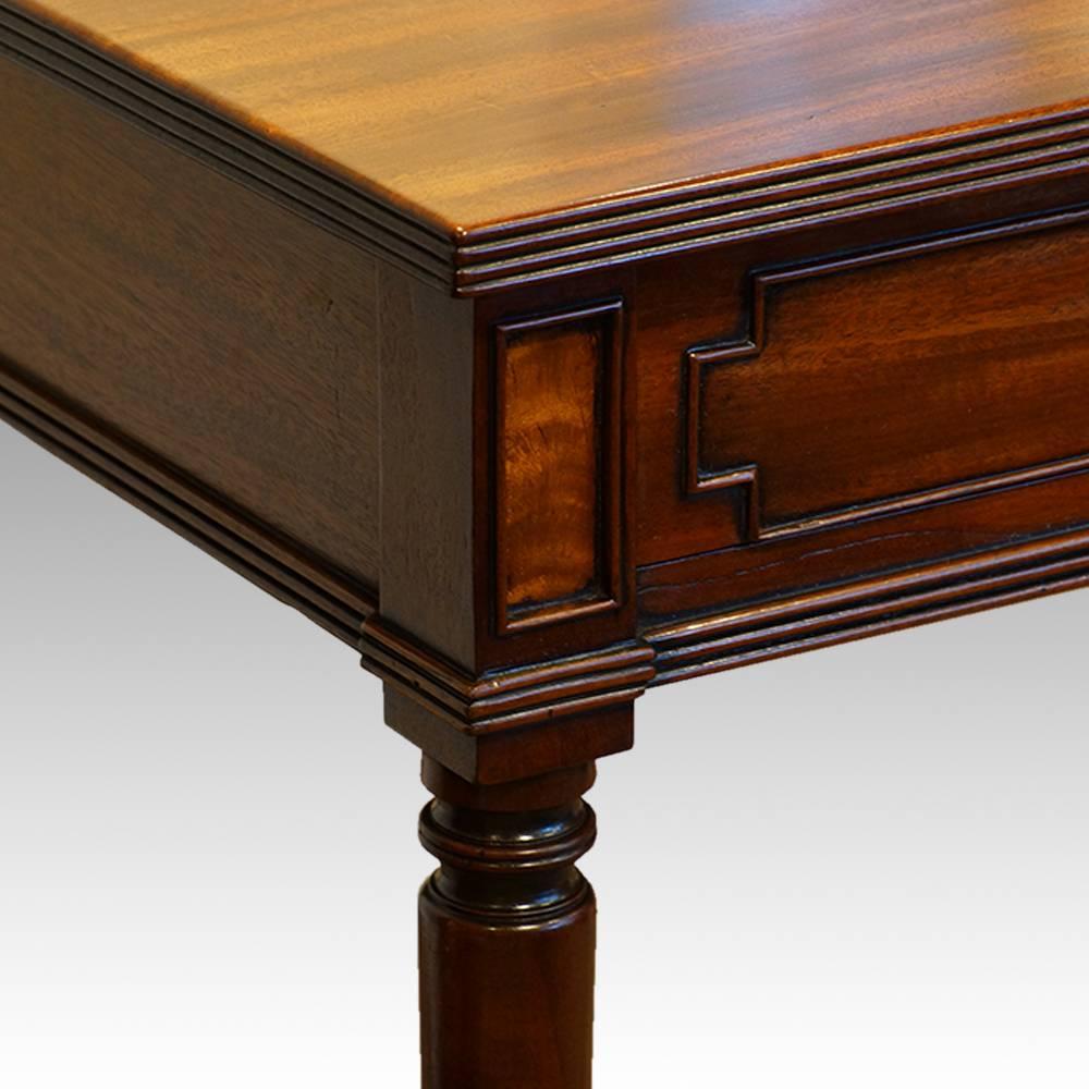 Regency Mahogany Side Table, in the Manner of Gillow of Lancaster In Excellent Condition In Salisbury, Wiltshire