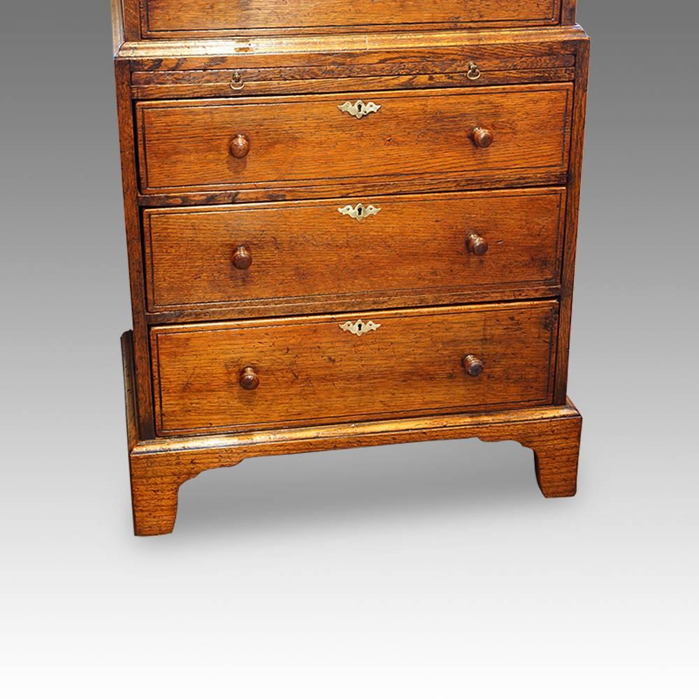 1920s oak tallboy chest of small size
This oak tallboy chest was made in the early part of the 20th. century, in a very accomplished workshop.
Tallboy’s are also know as chests on chests, which is the more formal name of this type of chest of multi