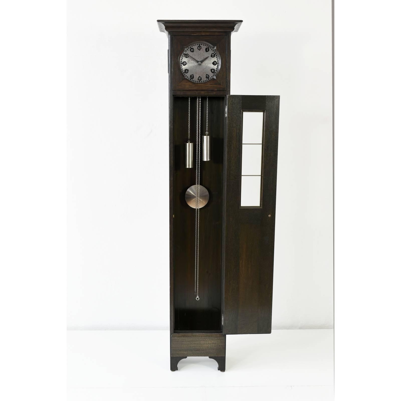 In the style of the late Art Nouveau Richard Riemerschmid designed the imposing case clock made in 1908. Only the best materials were used and equipped with a full plate movement by Gustav Becker, this clock still measures time exactly. Solid oak