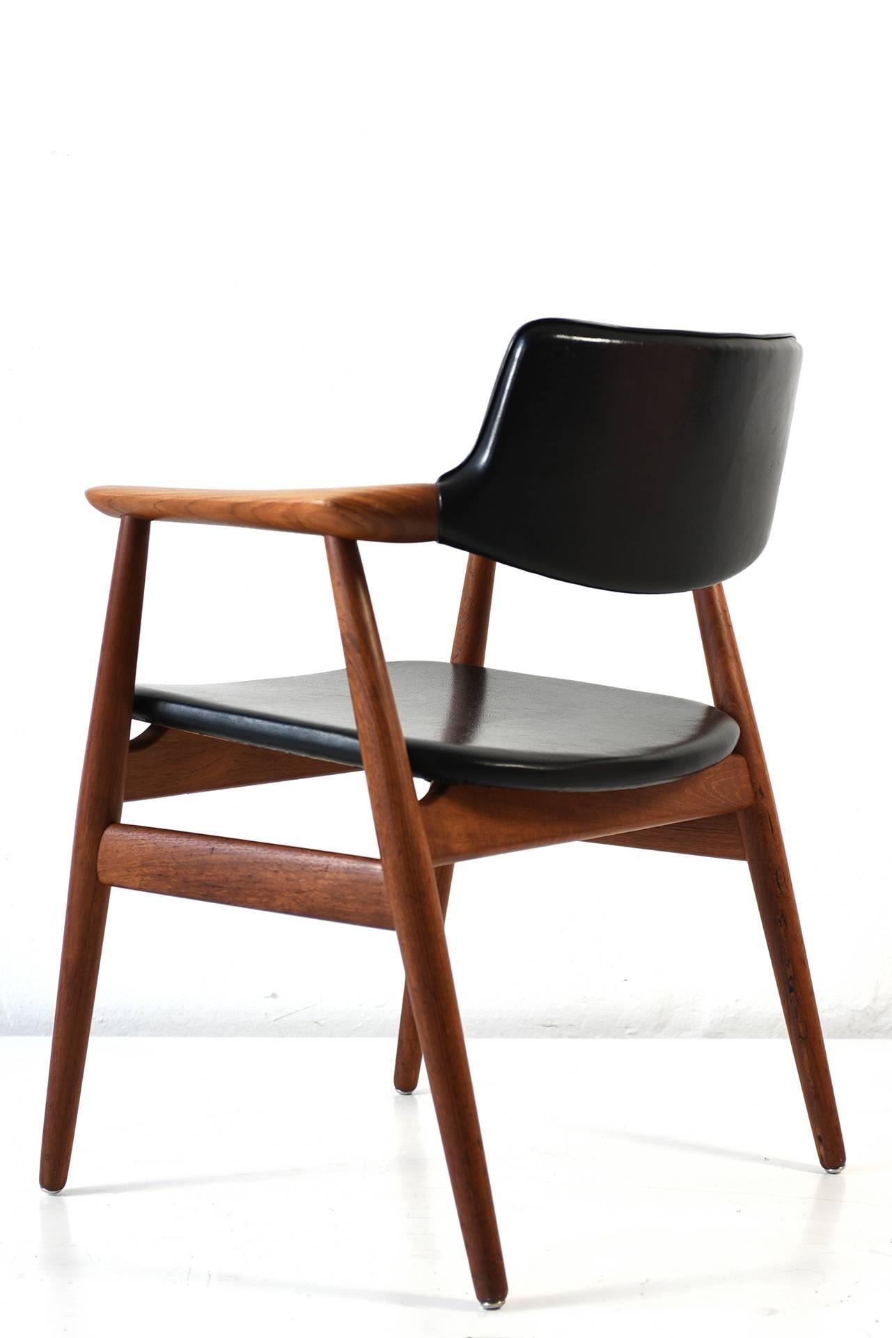 All constructive parts are executed in solid teak in amorphous forms. Erik Kierkegaard did the design circa 1965 for Glostrup Furniture Company, Denmark.