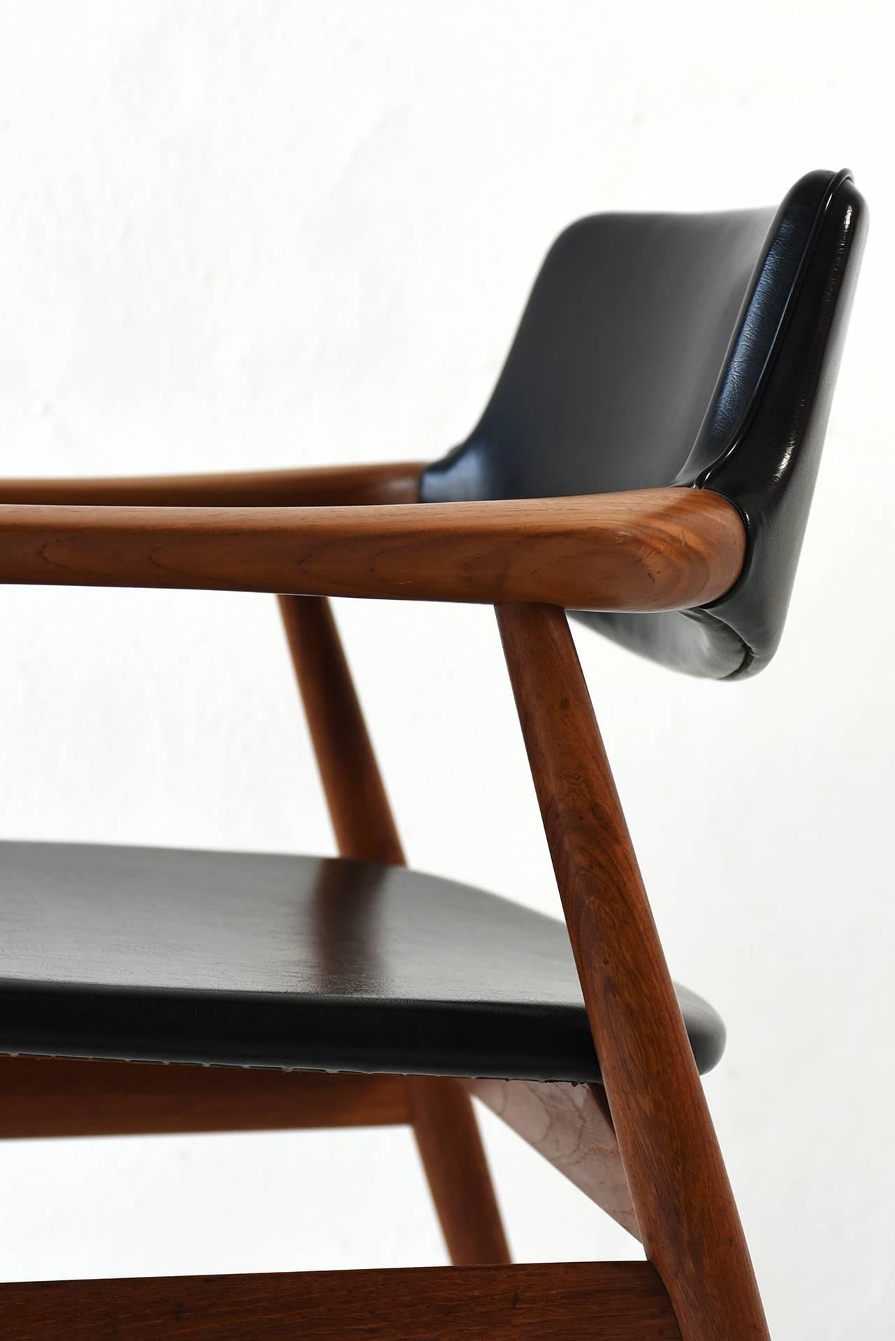 Sculptural Armchair Teak, Denmark, 1960s In Good Condition For Sale In Berlin, DE