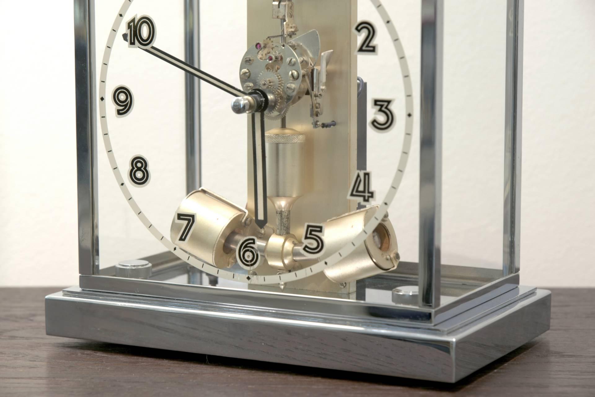 Allemand Horloge de table sous dôme en verre Junghans ATO, 1935 en vente
