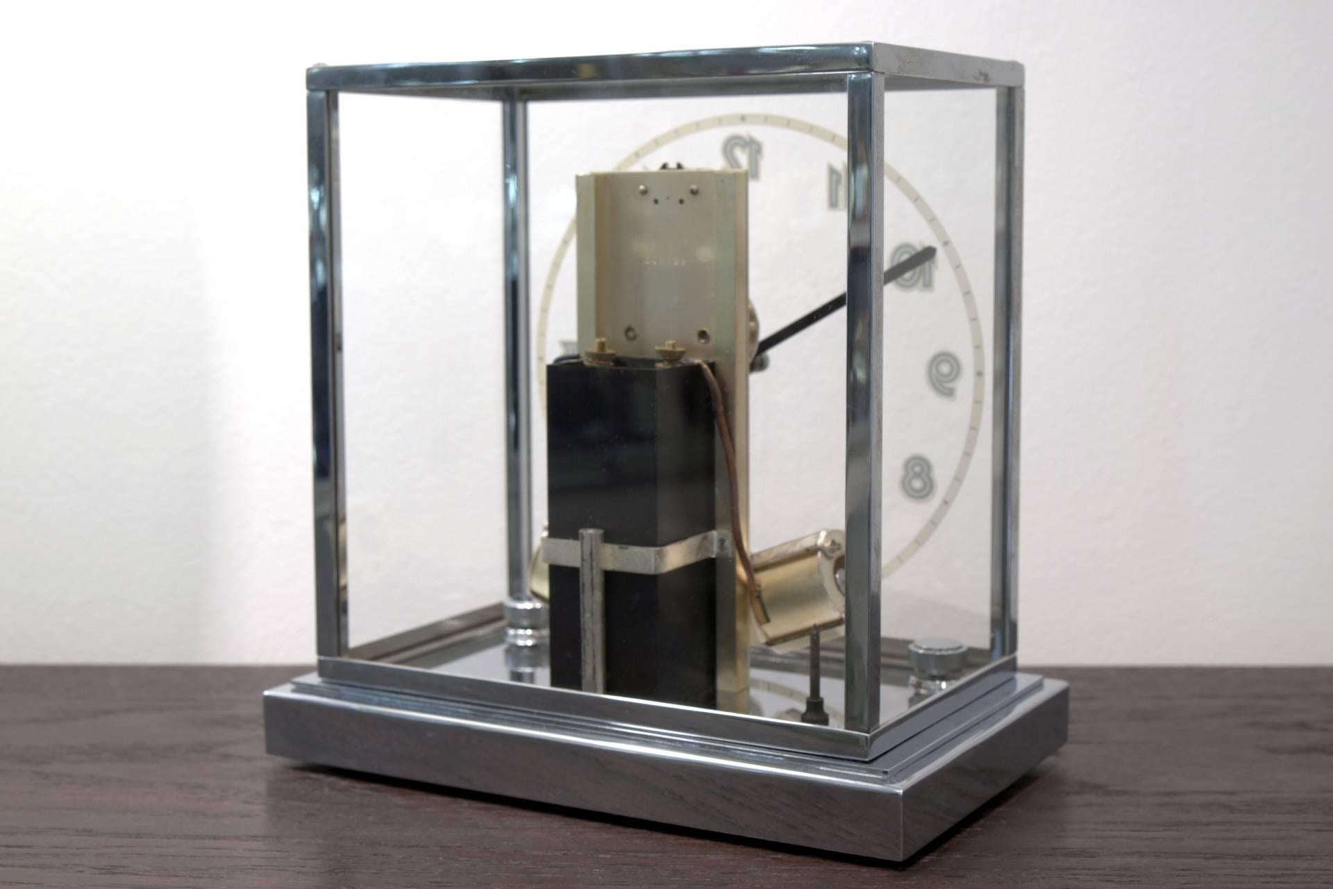 Bauhaus Horloge de table sous dôme en verre Junghans ATO, 1935 en vente