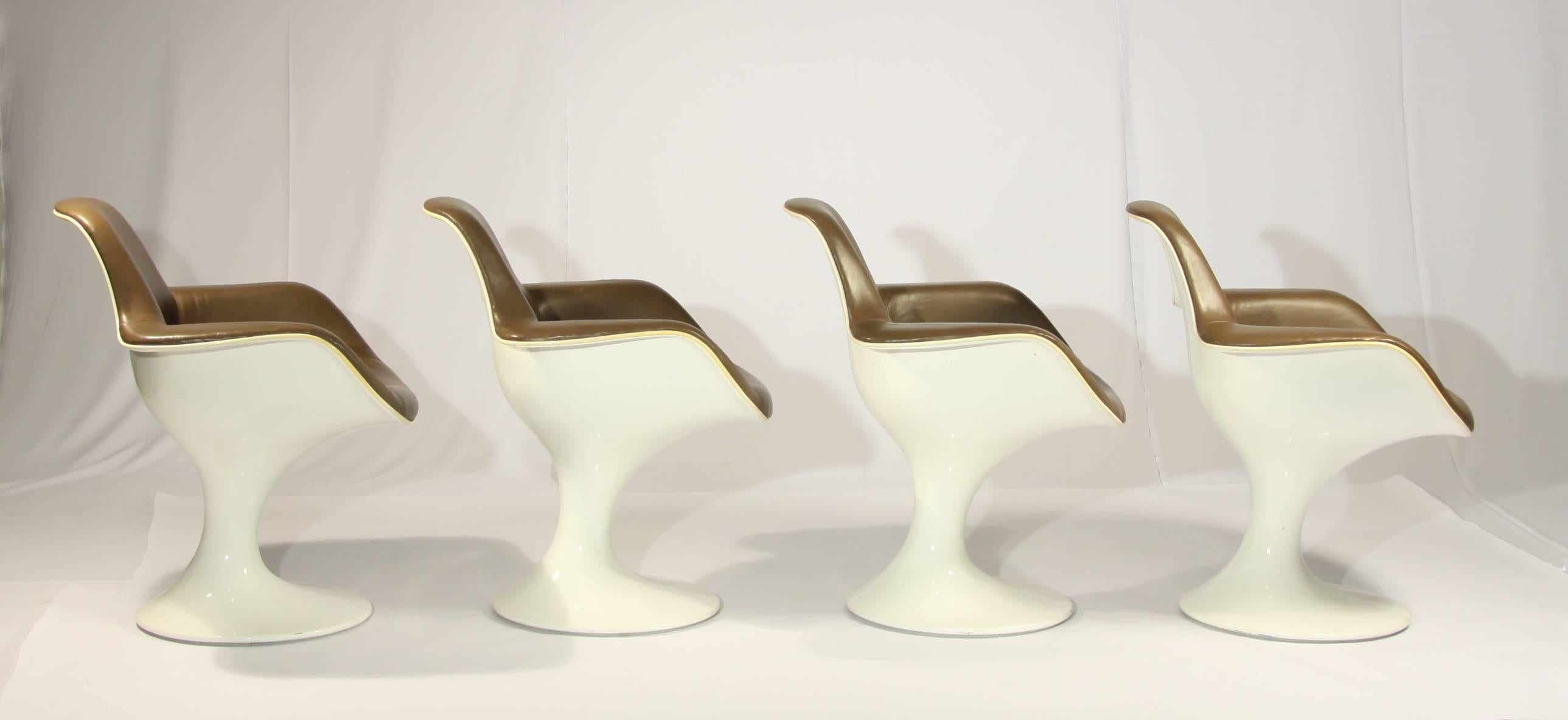 This model Orbit sitting group of four chairs was designed by Markus Farner and Walter Grunder, circa 1970, and was produced by Herman Miller.
The white plastic chairs retain their original light brown leather fabric.