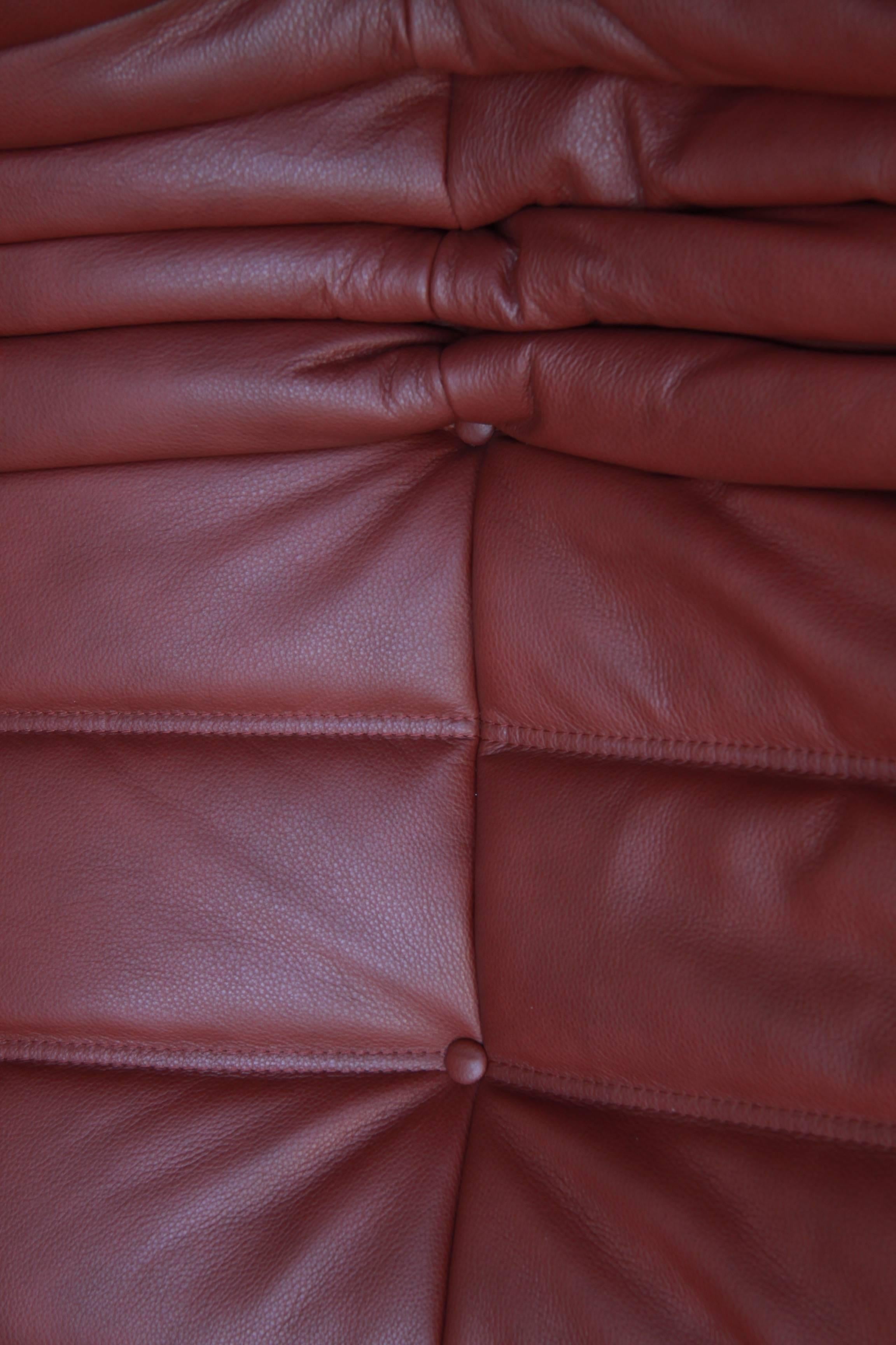 Vintage Burgundy Leather Togo Sofa by Michel Ducaroy for Ligne Roset In Excellent Condition In Berlin, DE