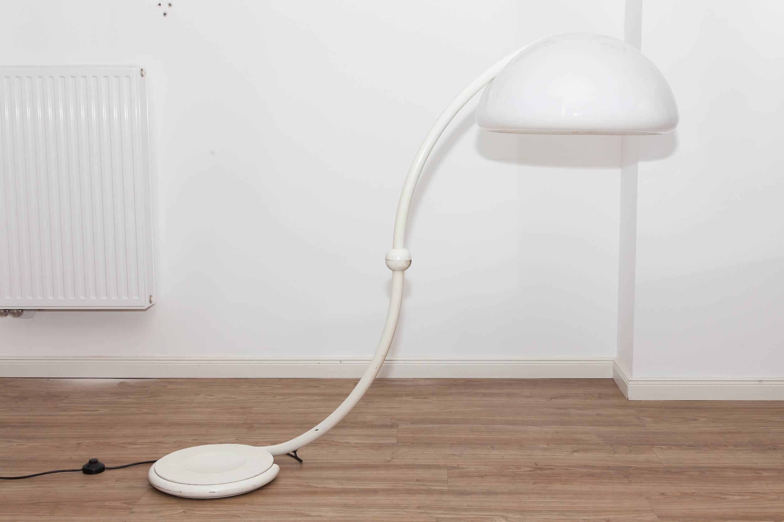 Serpente Floor Lamp by Elio Martinelli for Martinelli Luce, 1971 In Excellent Condition For Sale In Berlin, DE