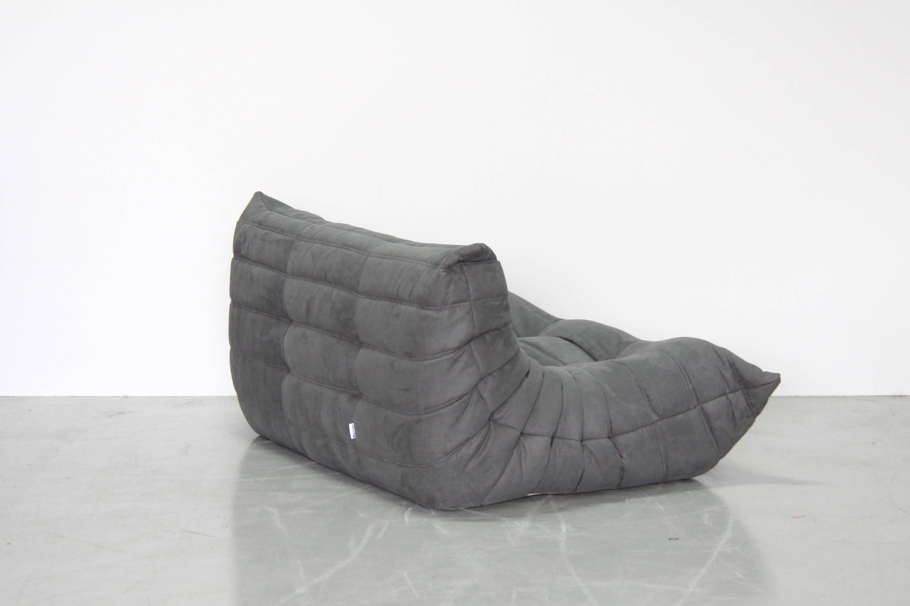 Grey Microfibre Togo Sofa Set by Michel Ducaroy for Ligne Roset, Set of Three In Excellent Condition In Berlin, DE