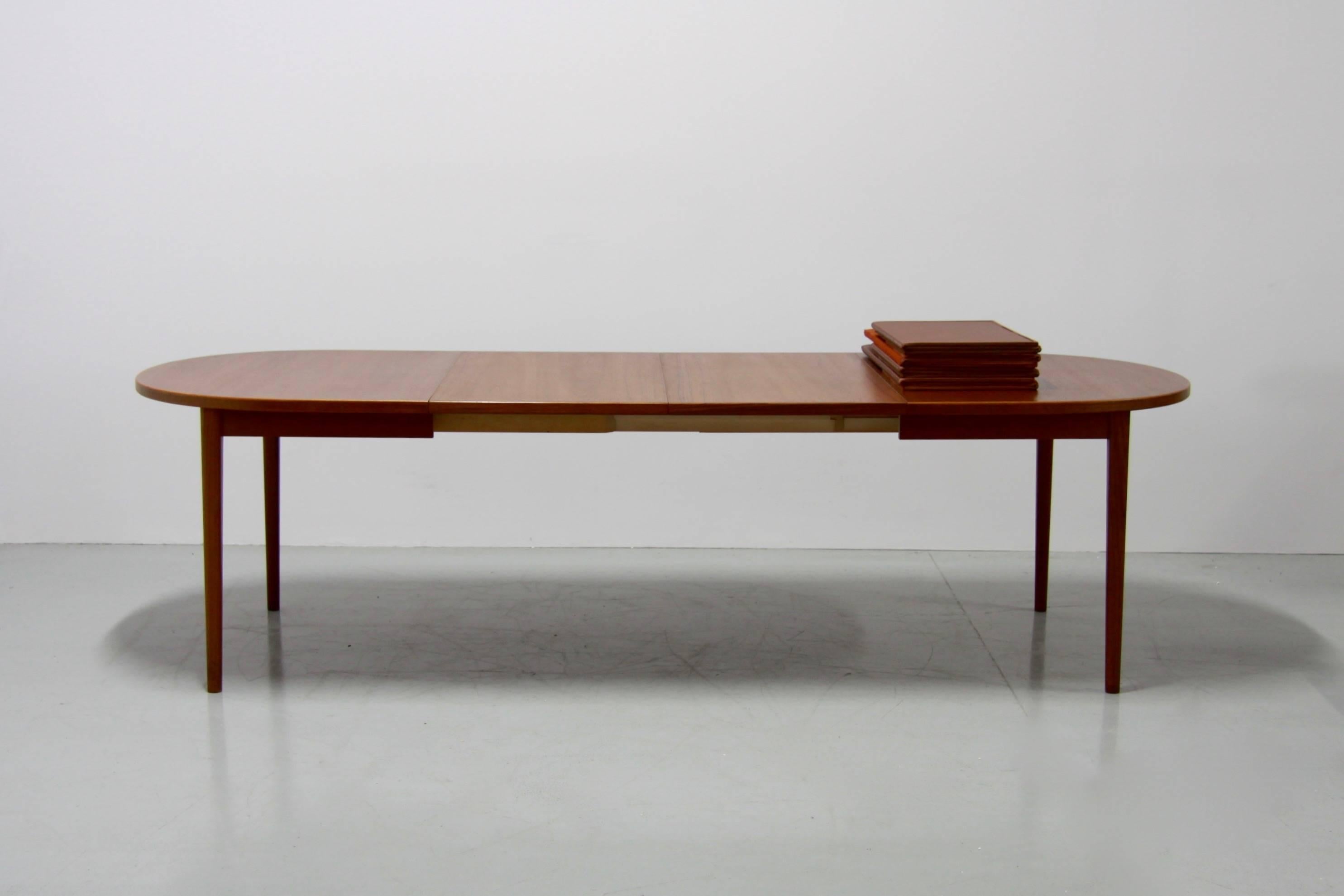 Vintage Double Extendable Teak Dining Table by Nils Jonsson for Troeds In Excellent Condition For Sale In Berlin, DE