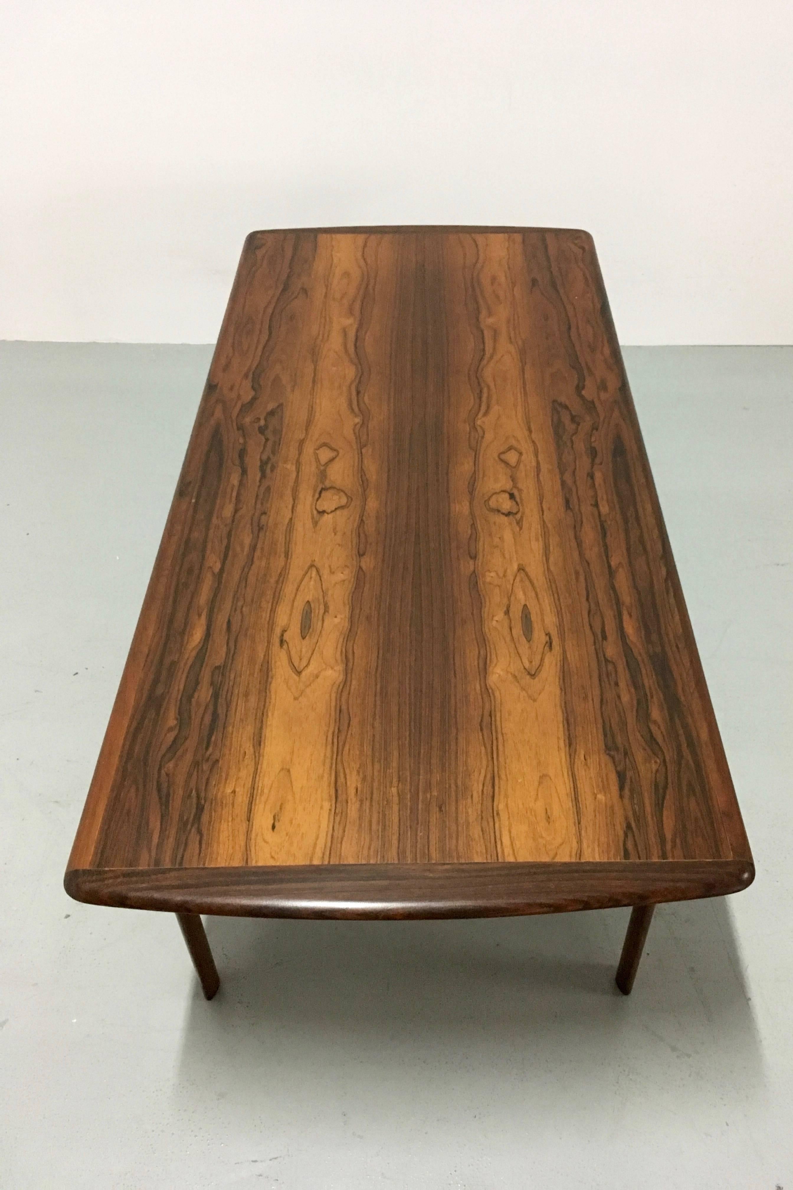 Vintage Coffee Table in Teak, circa 1969 For Sale 1