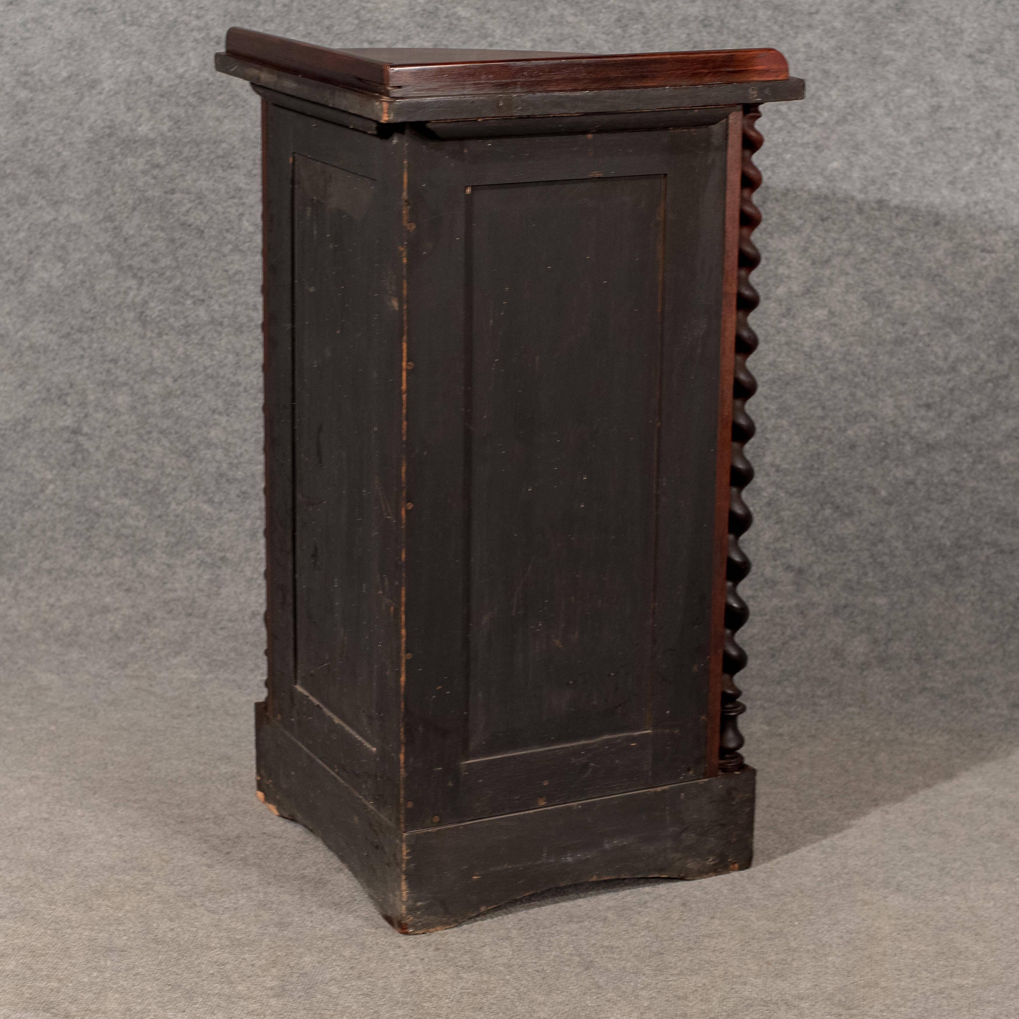 Corner Whatnot Display Cabinet in Fine Rosewood English Victorian, circa 1850 4