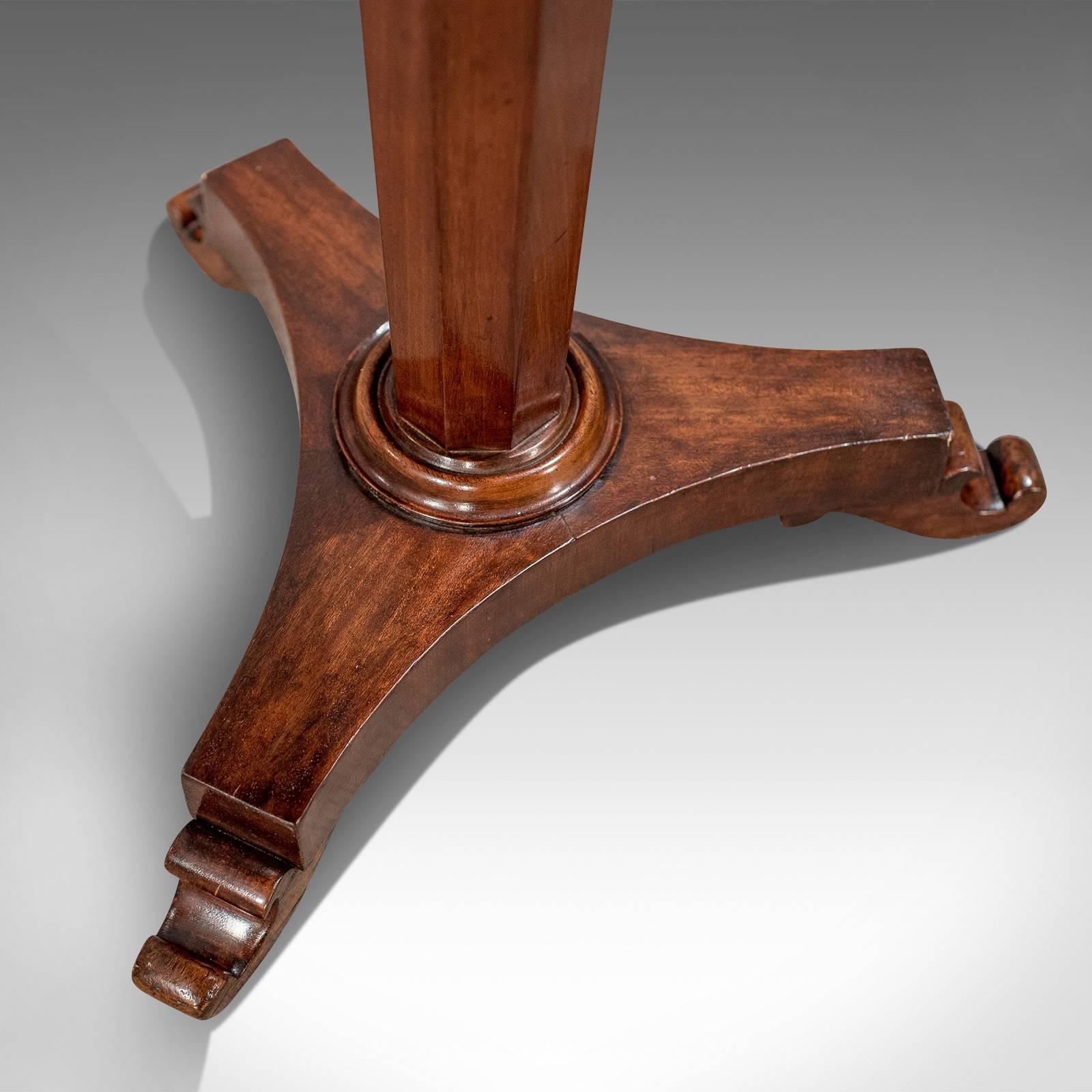 Great Britain (UK) Antique English Regency Quality Mahogany Wine Lamp Tripod Table, circa 1830