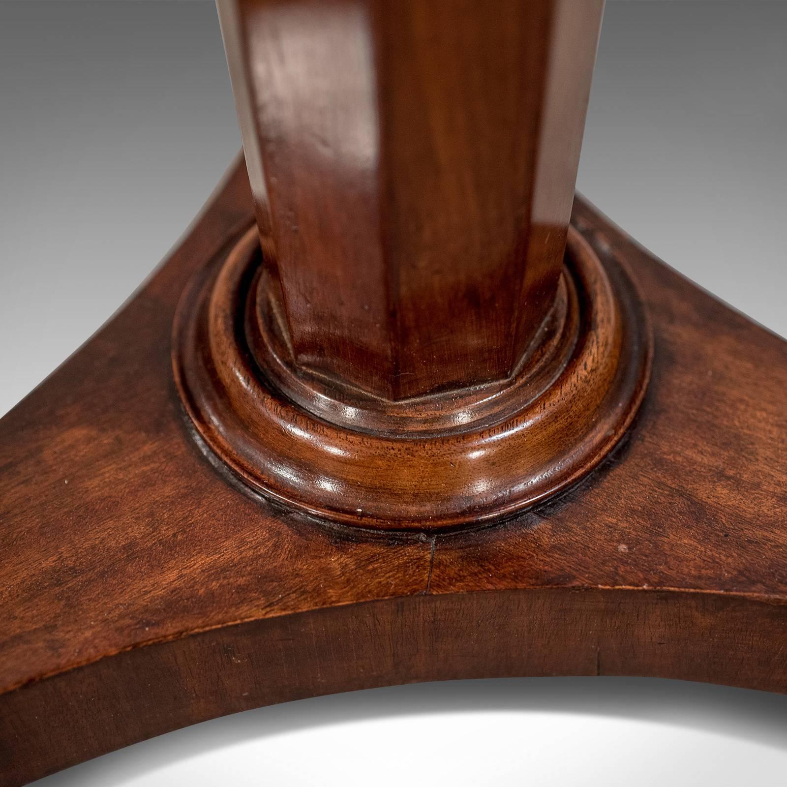 Antique English Regency Quality Mahogany Wine Lamp Tripod Table, circa 1830 1