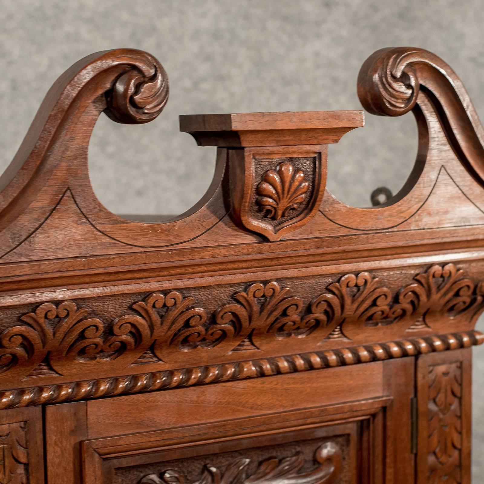 Walnut Carved Corner Cabinet Cupboard Quality Edwardian Oriental, circa 1910 In Good Condition In Hele, Devon, GB