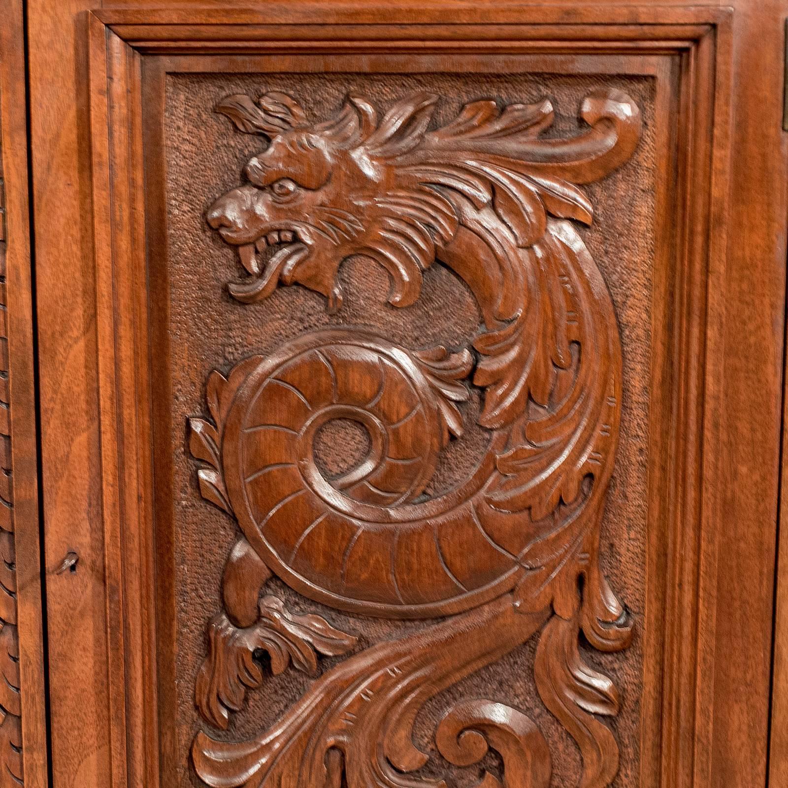 Walnut Carved Corner Cabinet Cupboard Quality Edwardian Oriental, circa 1910 2