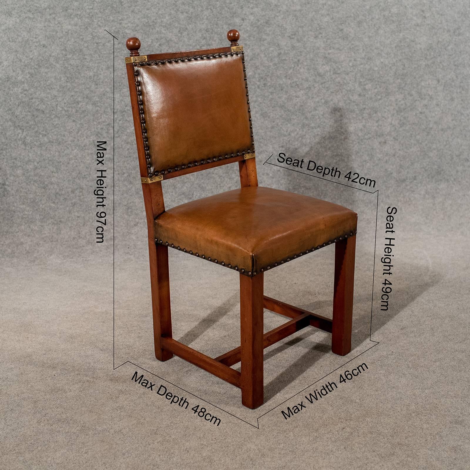 A practical and attractive set of four kitchen or dining chairs presented in very good antique condition
In sturdy oak with a very desirable tone
Dating from the mid-20th century
Rising from a square leg set united by H-lower stretcher
Offering