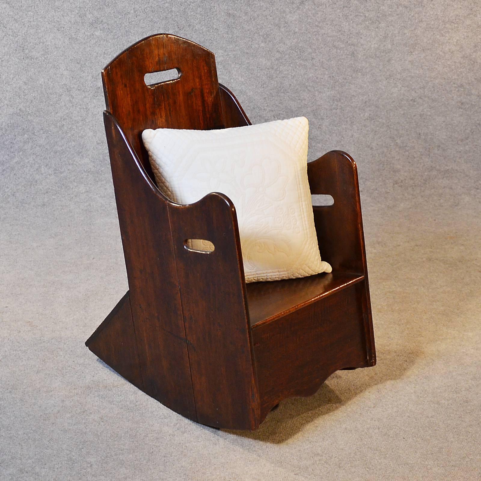 This attractive English Georgian item of children's furniture offers huge character and is presented in excellent condition.

A well proportioned rocking chair with pleasing design which will make a fine addition to any collection or be perfect as