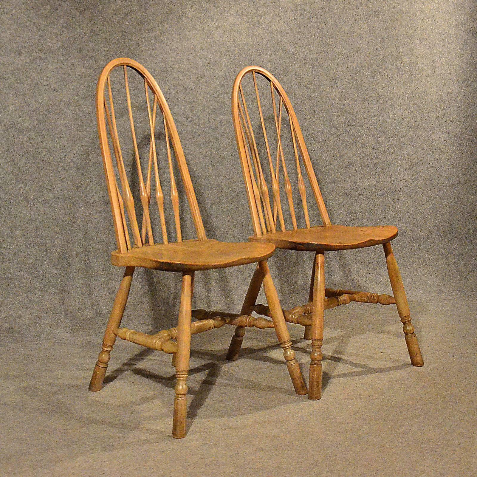Early 20th Century Pair of Elm Windsor Kitchen Dining Chairs Quality Arts & Crafts, circa 1900