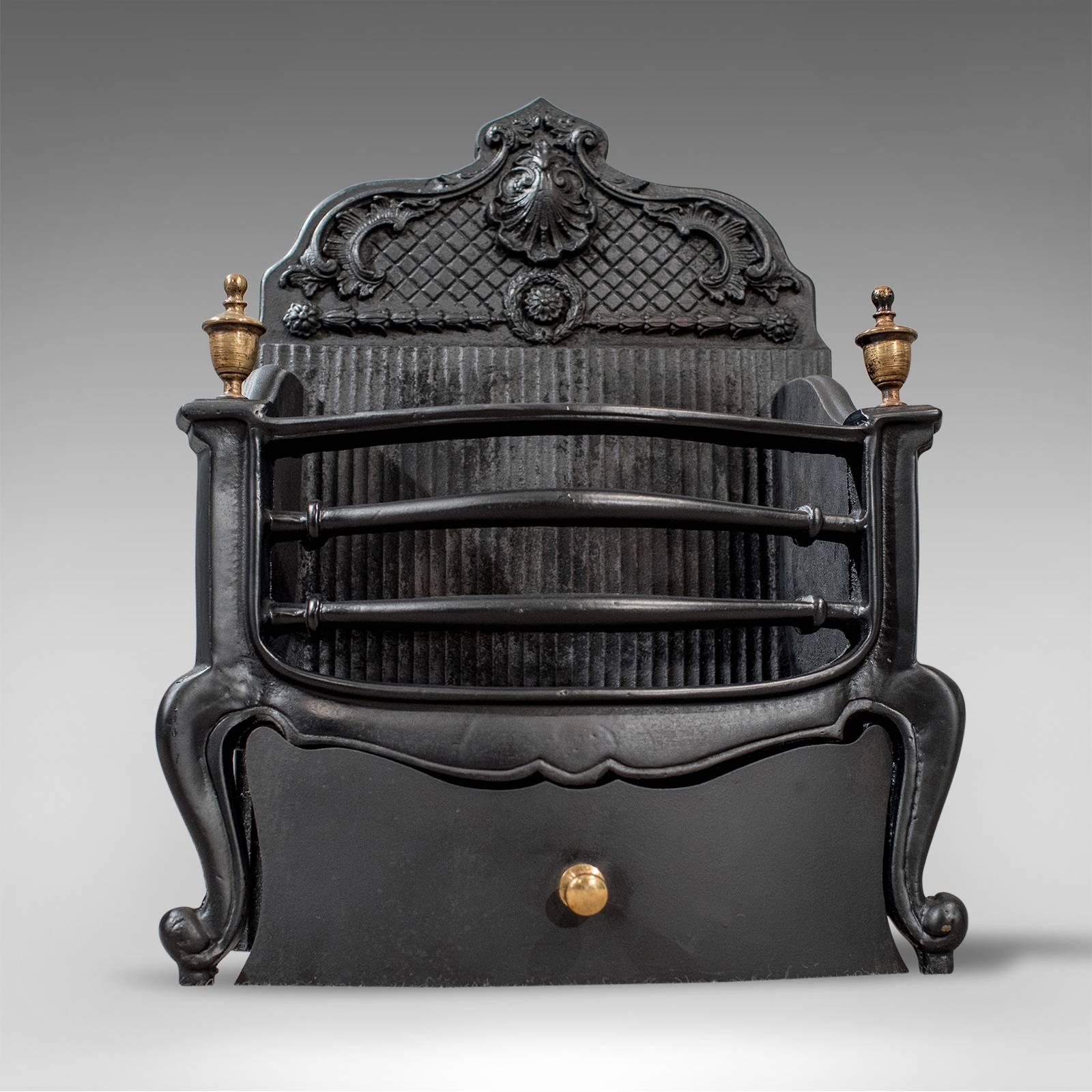 Early 20th Century Antique Cast Iron Fire Grate Freestanding Basket English Victorian, circa 1900