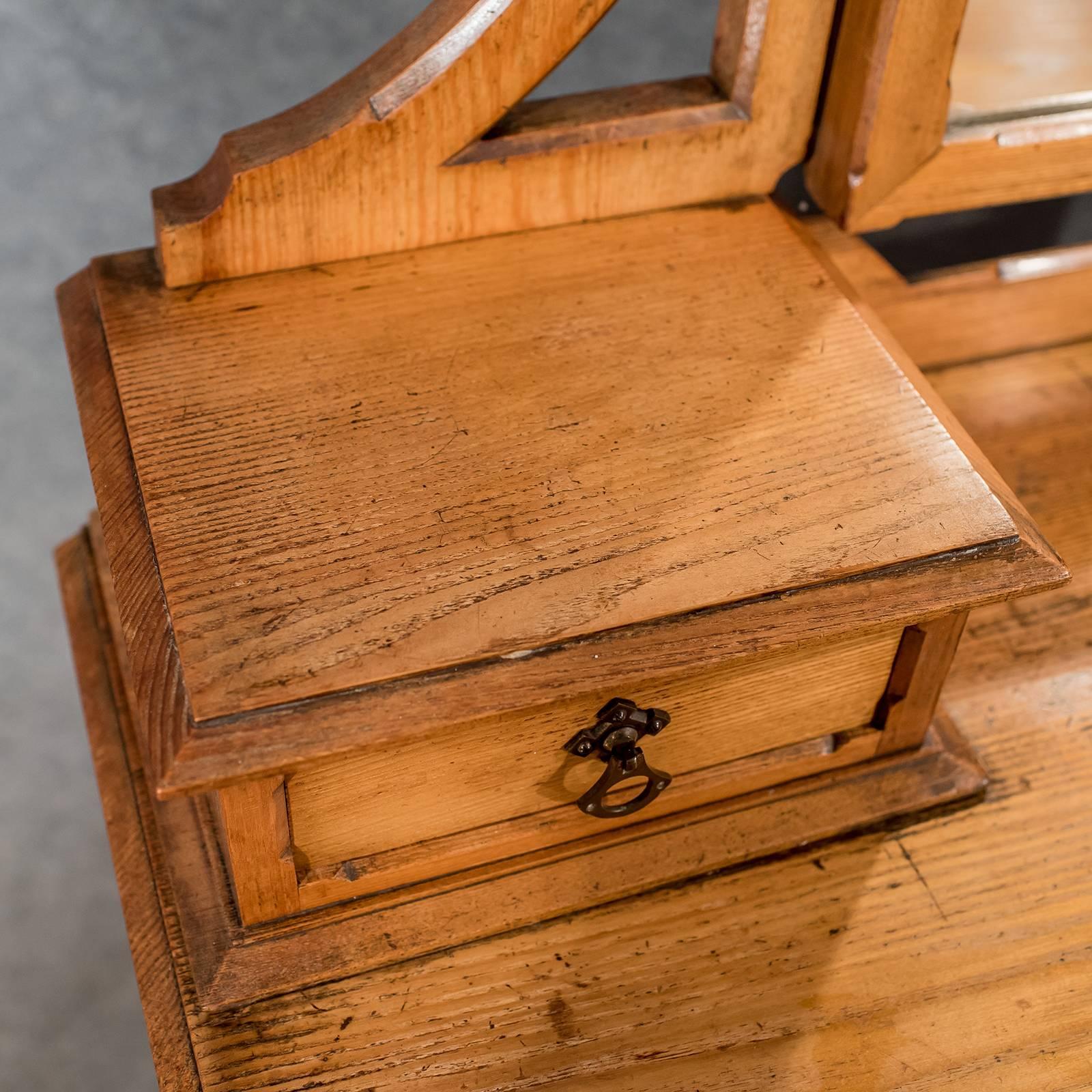 Great Britain (UK) Oak Gothic Dressing Table Vanity Chest Quality English Victorian, circa 1880