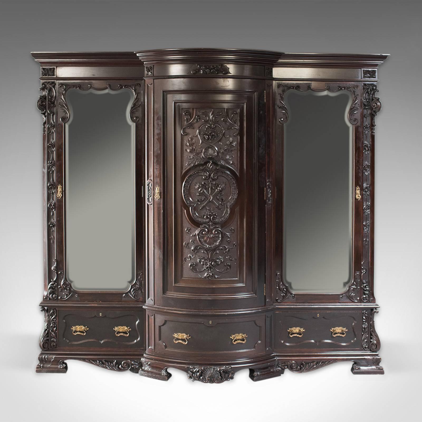This is a very large Victorian, English, antique wardrobe. A compactum in mahogany dating to the mid-19th century, circa 1870.

A commanding statement piece of country house proportion
Superior quality craftsmanship with finely executed