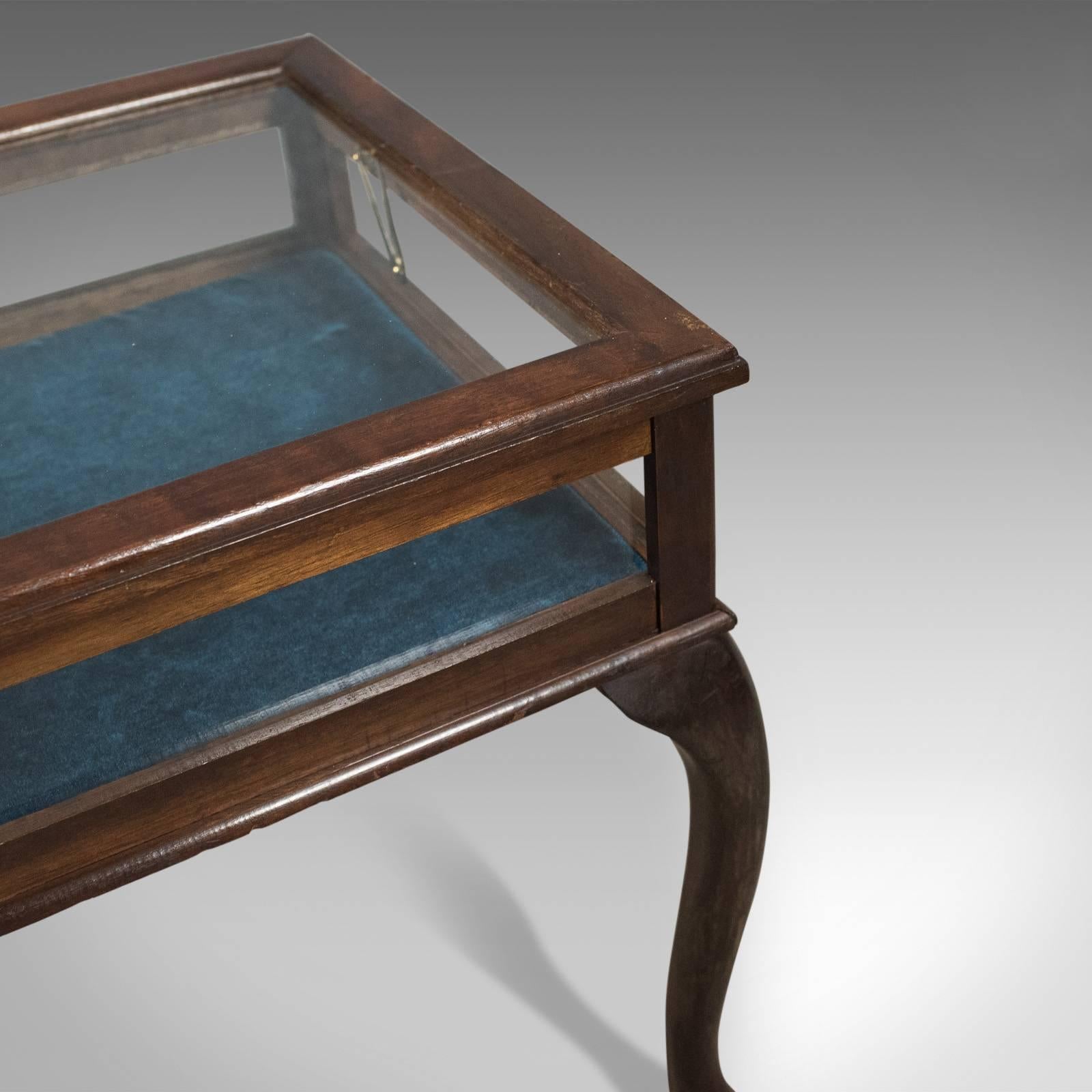 Bijouterie Glazed Display Table, Specimen Cabinet, Late 20th Century 2