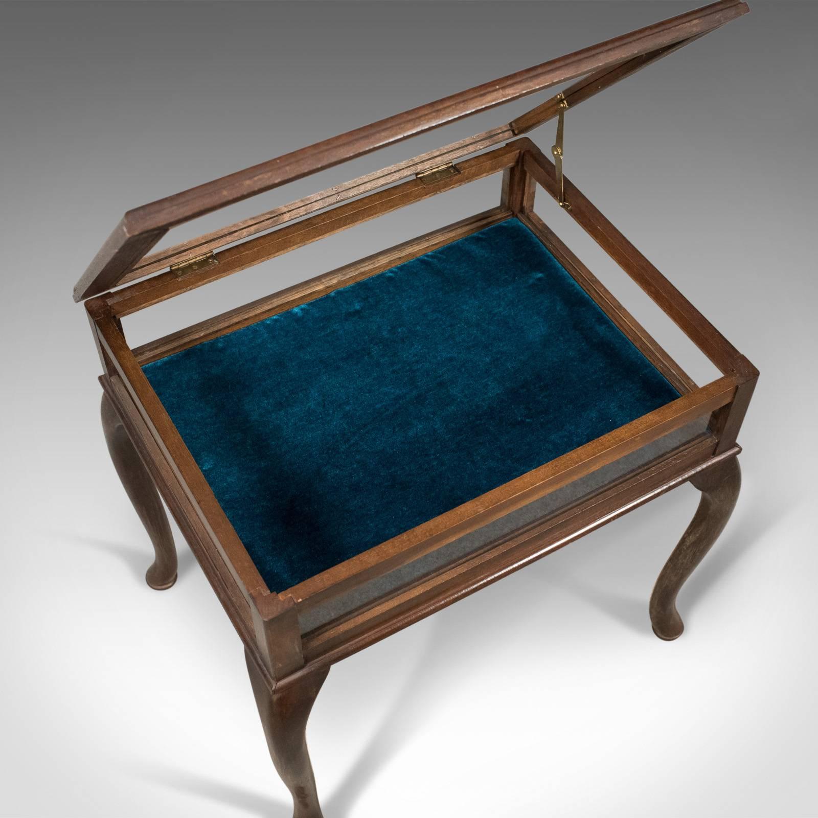Bijouterie Glazed Display Table, Specimen Cabinet, Late 20th Century 1