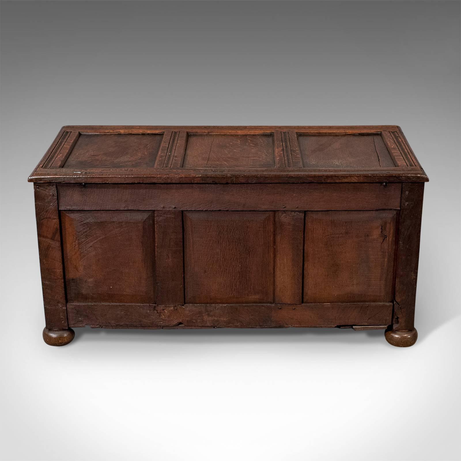Antique Coffer, English Oak Joined Chest, Queen Anne, circa 1700 In Good Condition In Hele, Devon, GB