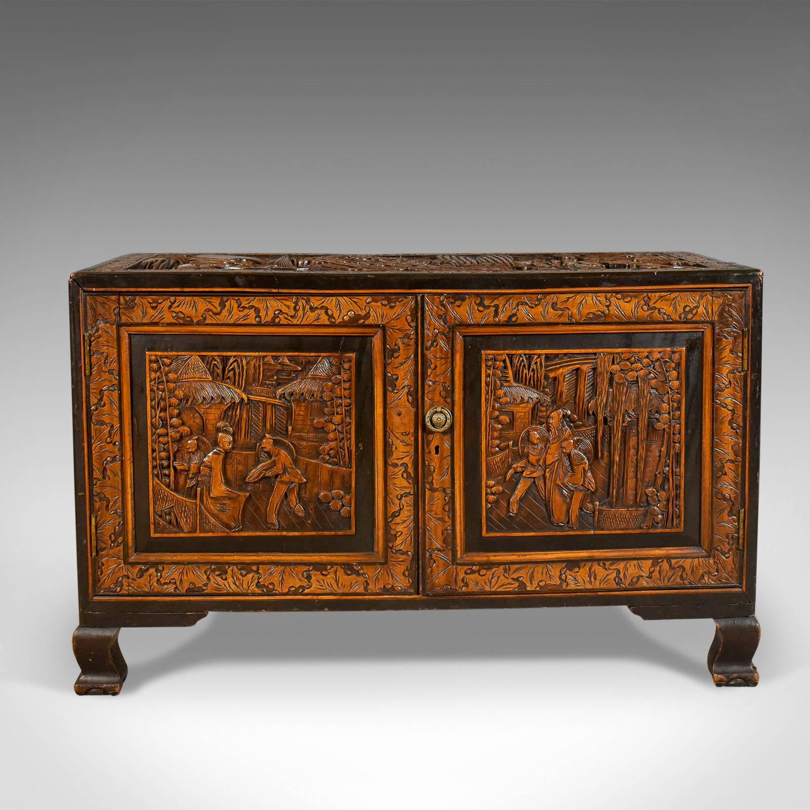 This is an early 20th century camphor wood chest with oriental carved scenes. A trunk dating to circa 1930.

Fabulously decorated with profusely carved panels
Delineated with ebonised frames and bands
Standing upon a shaped apron and squat