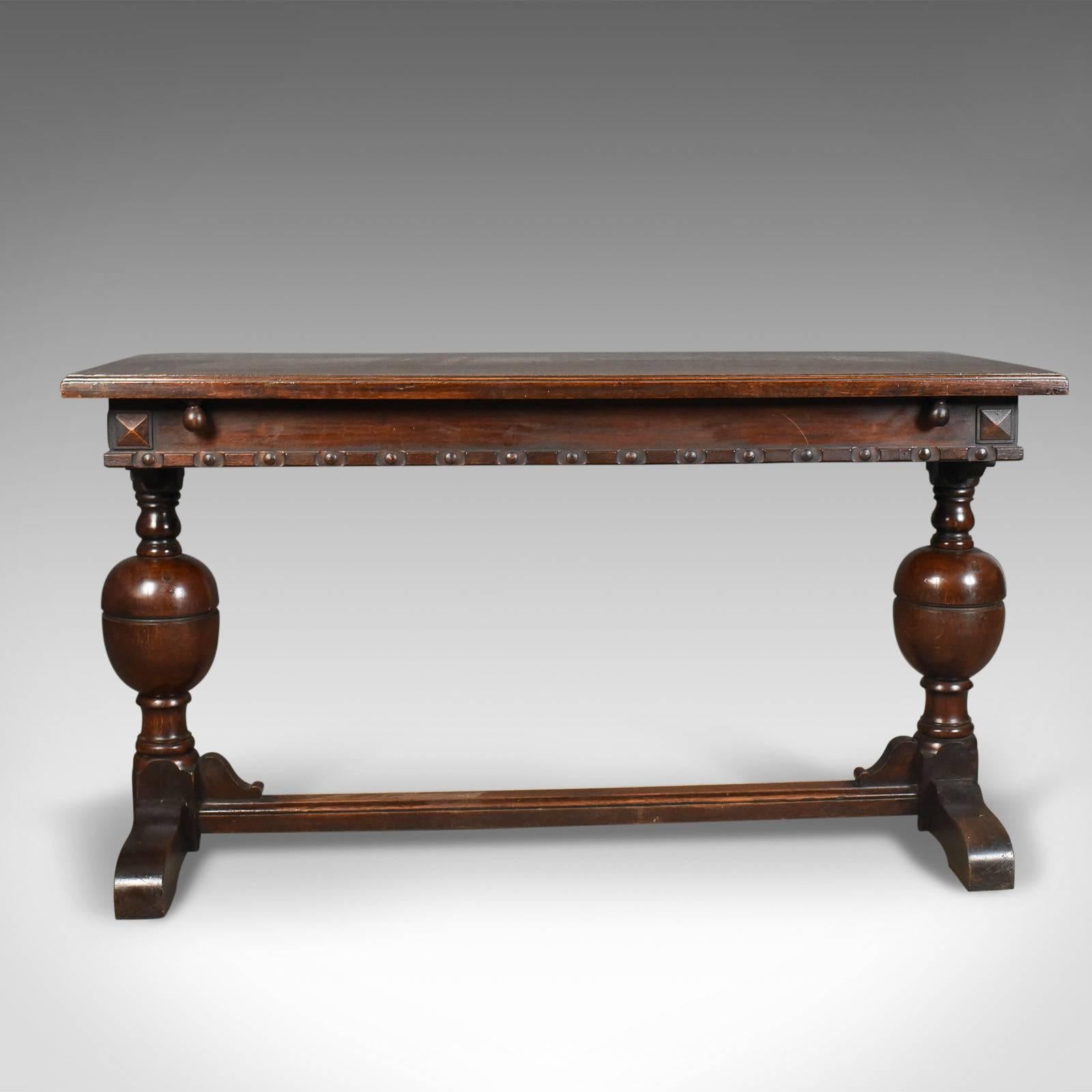 This is an extending antique dining table in the 17th century refectory taste, English, oak circa 1900. Seats four-six and offers a generous height.

Solid English oak displaying grain interest and wisps of medullary rays
Good color and a