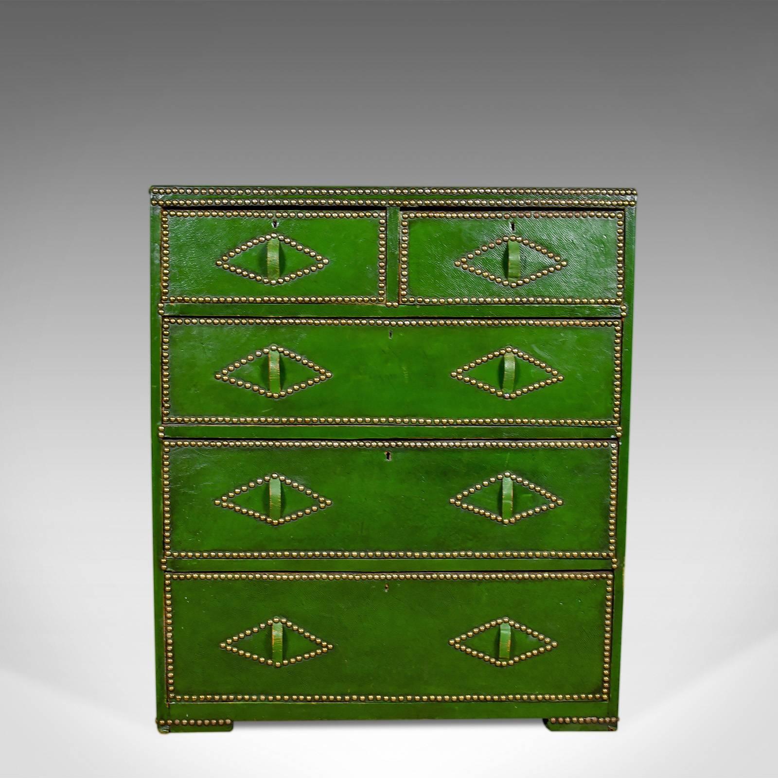 This is an antique chest of drawers in leather with studded finish, English Victorian circa 1860.

Appealing aged, Oxford green leather finish
Delineated and decorated with brass studs
Arranged in a 2 over 3 graduated arrangement

Pine lining and