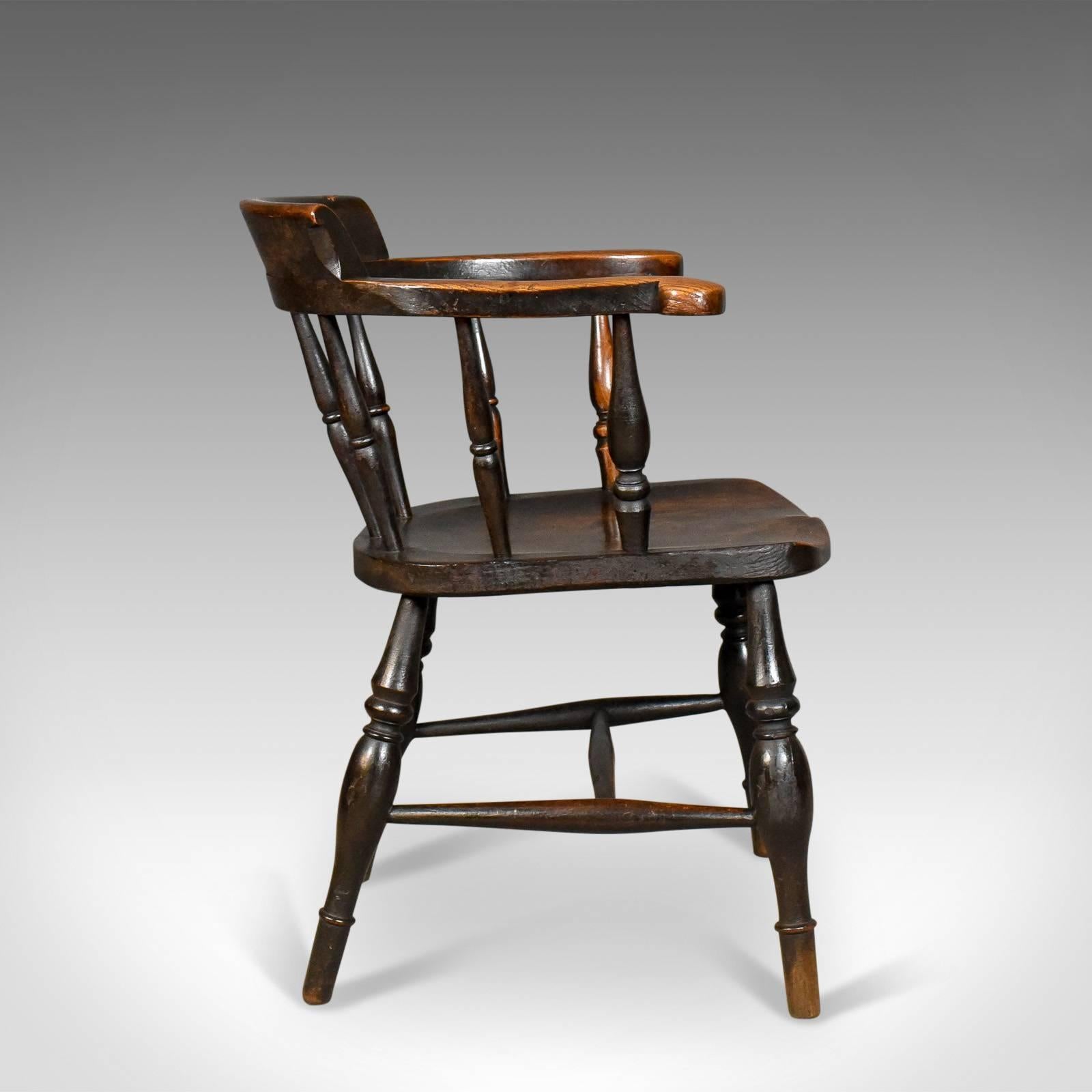 Antique Bow-Back Chair, English Victorian Elm Windsor, circa 1870 (Viktorianisch)
