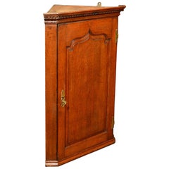 Georgian Hanging Antique Corner Cabinet, circa 1780 Georgian Hanging Used Corner Cabinet, circa 1780