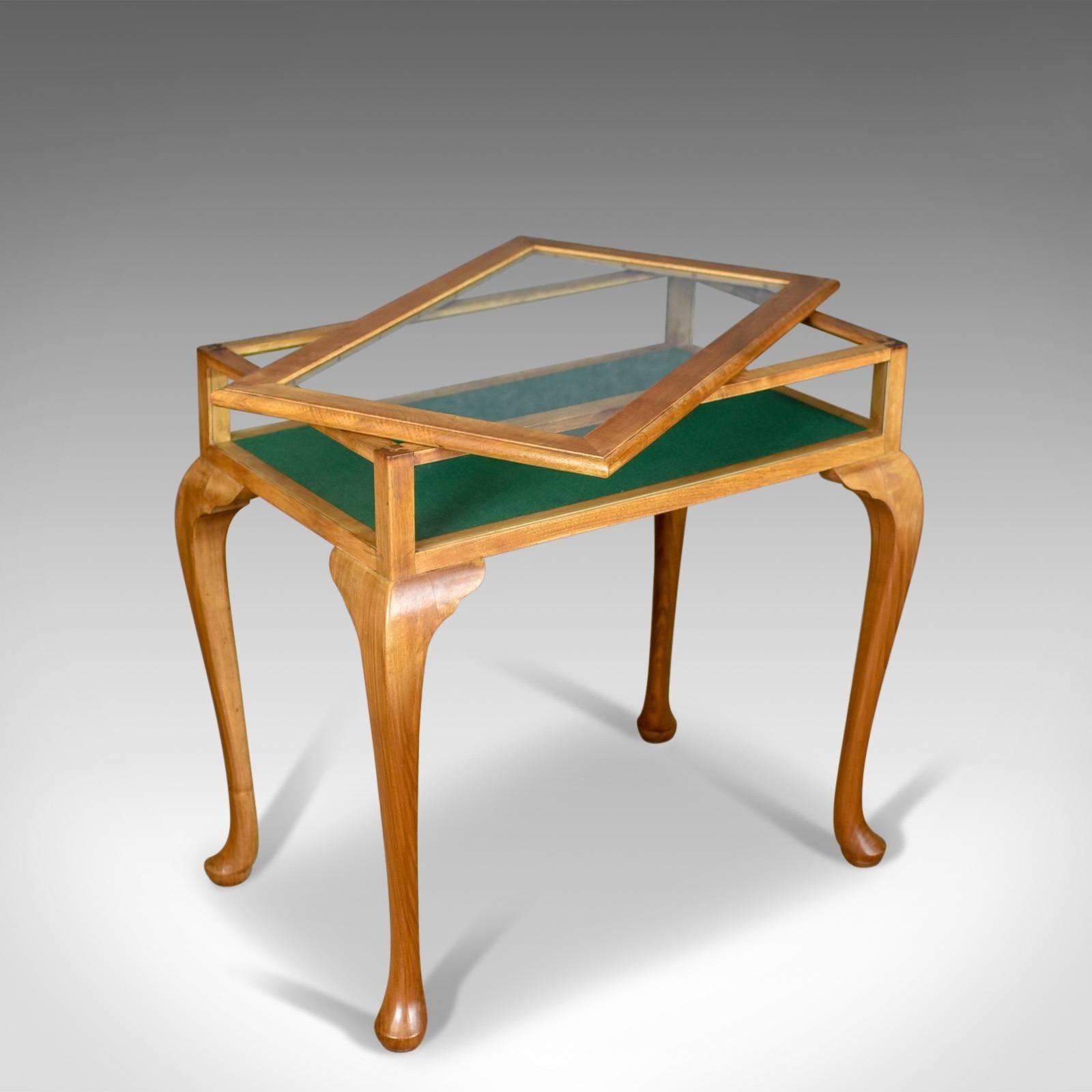 Vintage Bijouterie Table, 20th Century Display Case, Light Mahogany, 1993 (Englisch)