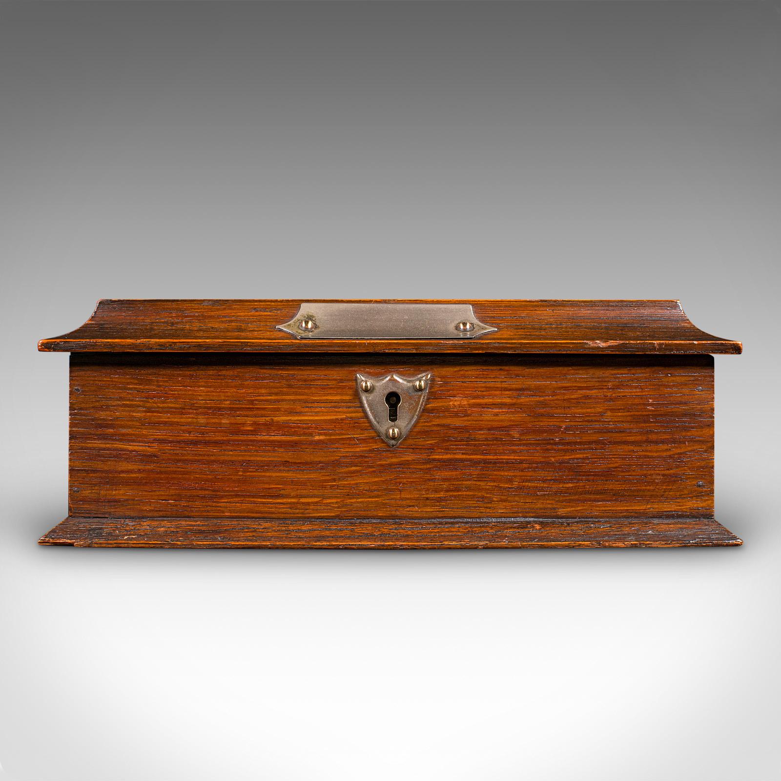 British Antique Cigar Case, English, Oak, Cedar, Desktop Humidor, Edwardian, Circa 1910 For Sale