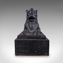 Lion gardien de porte ancien, anglais, en fer, thème mythologique, butoir de porte, époque victorienne
