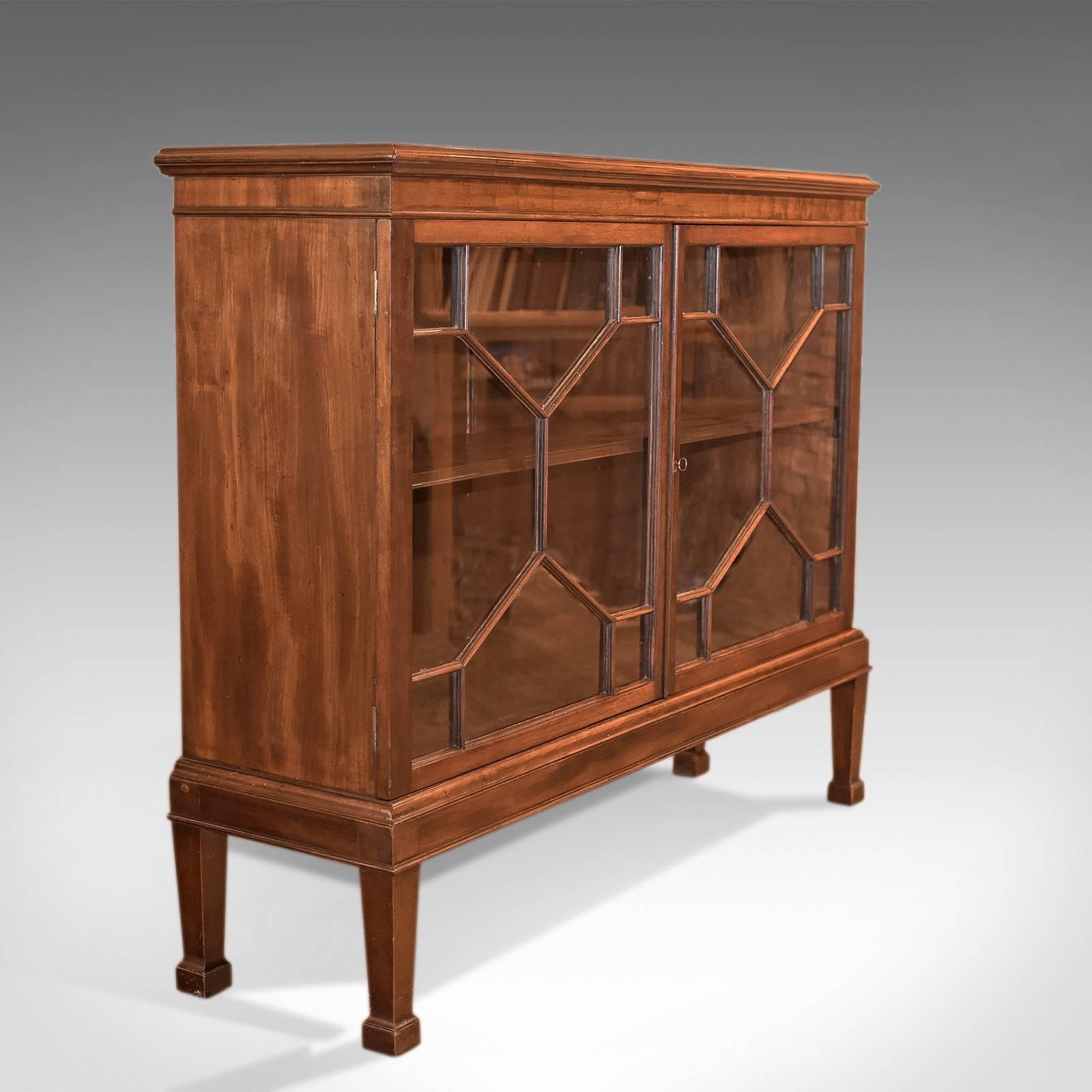 Displaying excellent proportion, this is an antique glazed bookcase dating to the late Victorian period circa 1880.

Crafted in fine, generous cuts of walnut
Displaying good colour and grain interest
The top with moulded edge detail
Upper