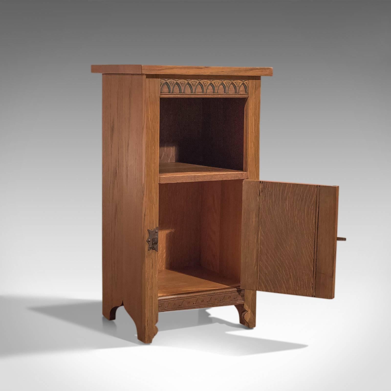 Mid-20th Century Arts & Crafts Oak Bedside Cabinet In Good Condition In Hele, Devon, GB