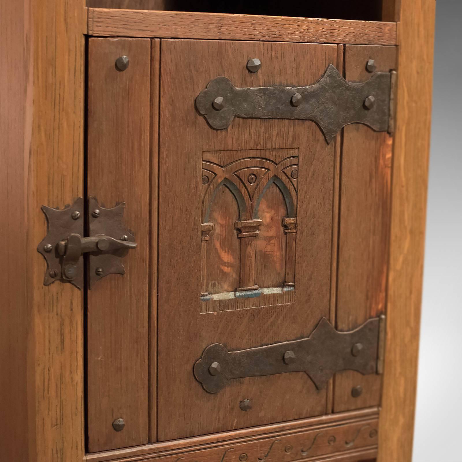 Mid-20th Century Arts & Crafts Oak Bedside Cabinet 4