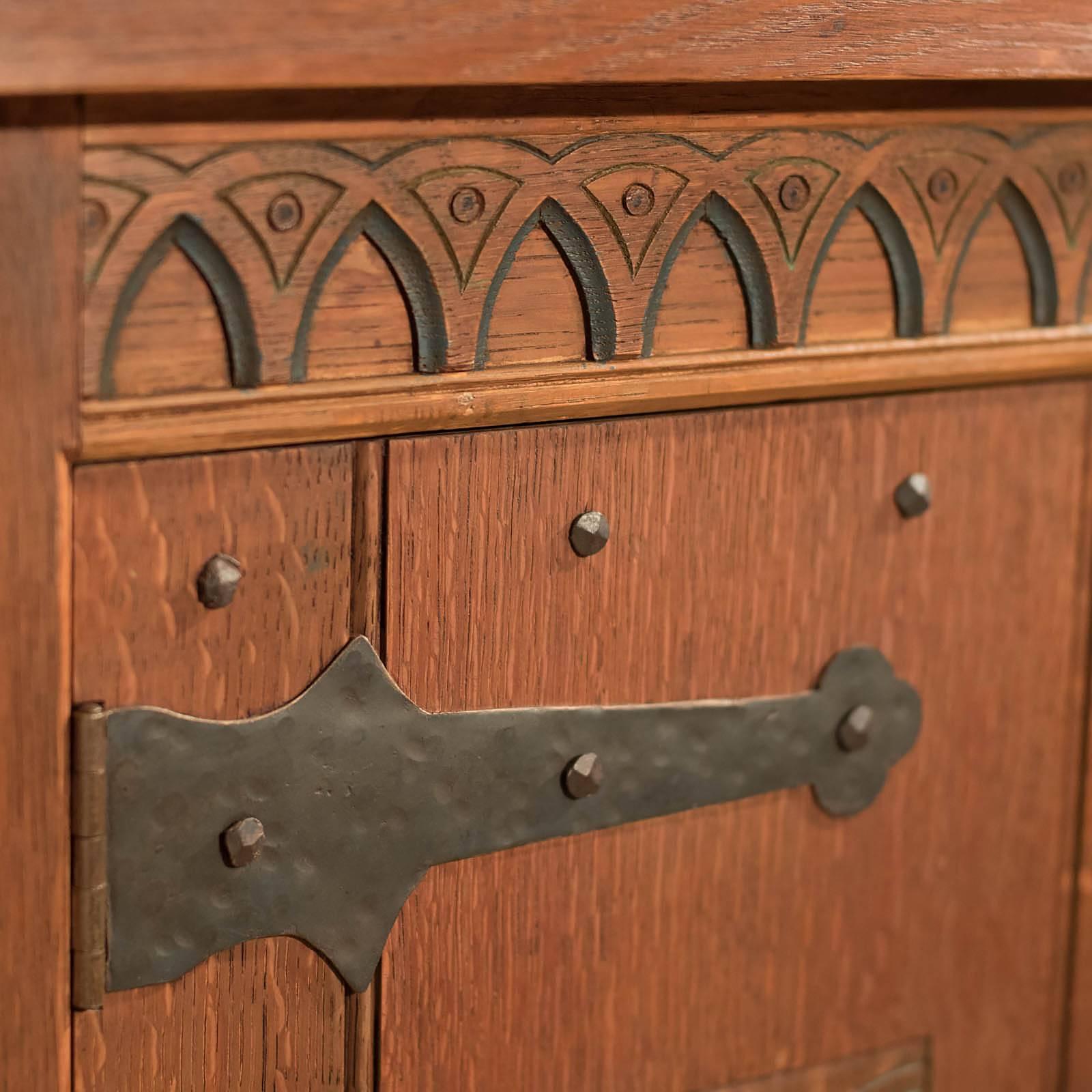 Mid-20th Century Arts & Crafts Oak Cabinet In Good Condition In Hele, Devon, GB